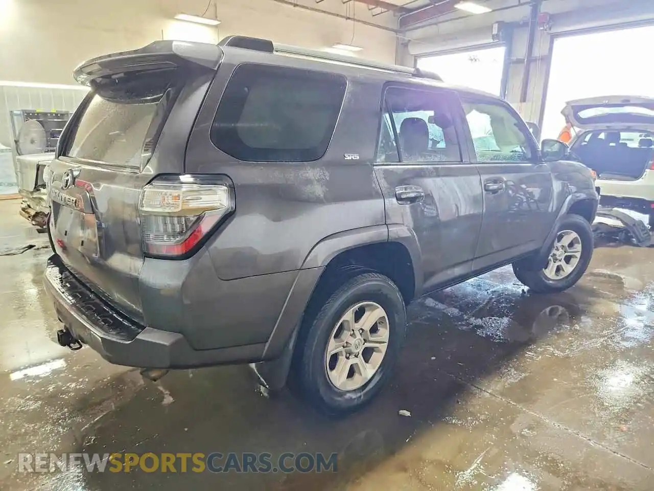 3 Photograph of a damaged car JTEMU5JR4M5904275 TOYOTA 4RUNNER 2021