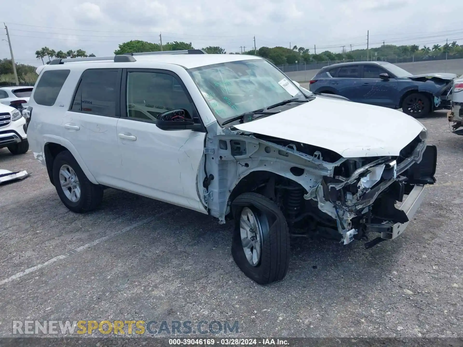 1 Photograph of a damaged car JTEMU5JR4M5935932 TOYOTA 4RUNNER 2021