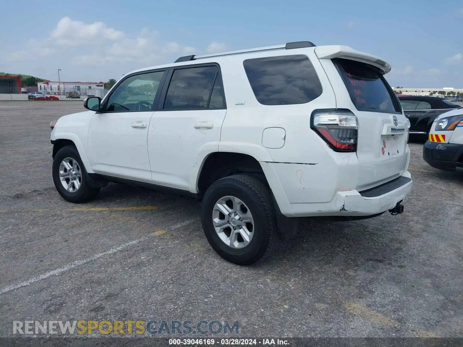 3 Photograph of a damaged car JTEMU5JR4M5935932 TOYOTA 4RUNNER 2021