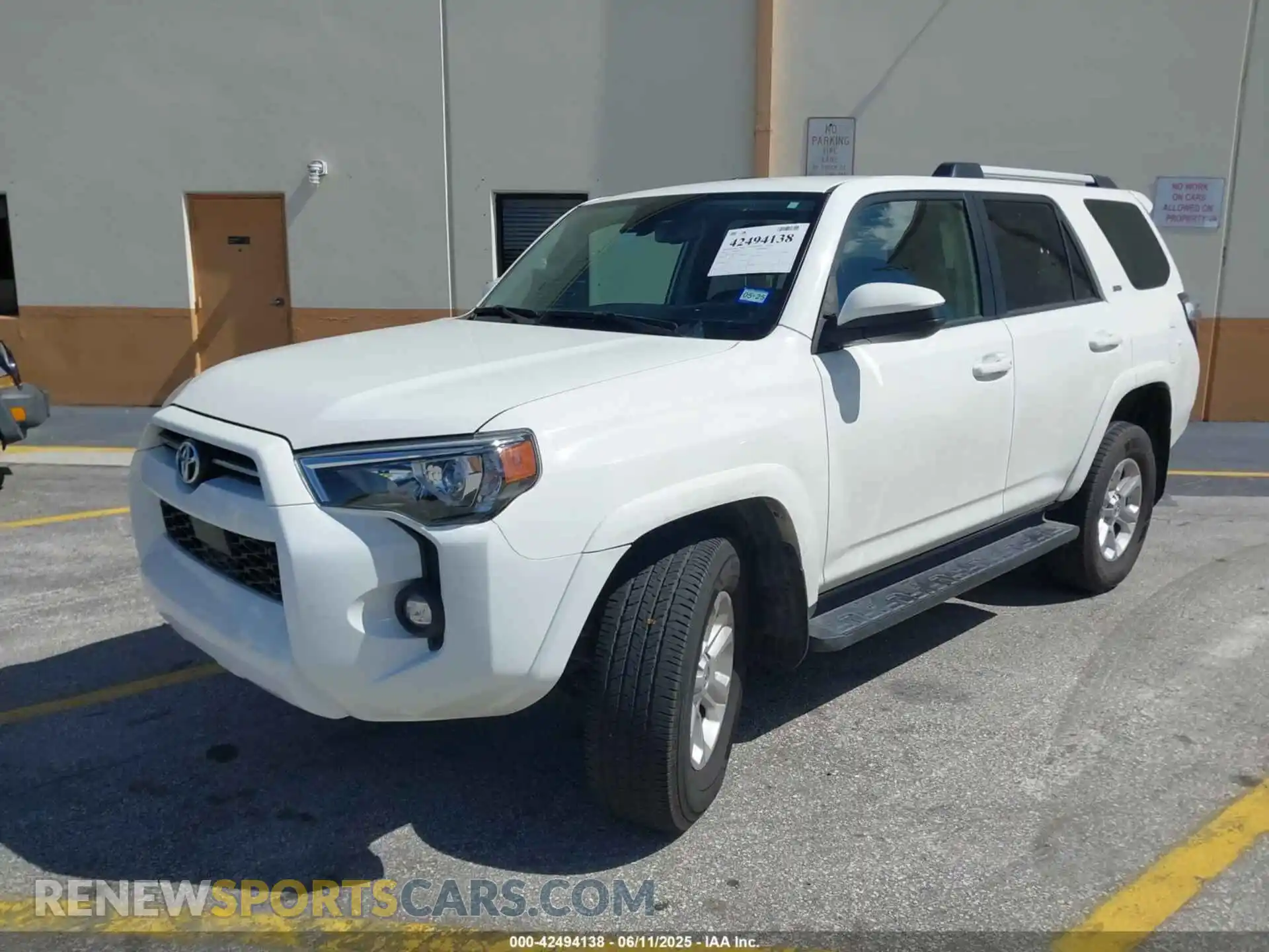 2 Photograph of a damaged car JTEMU5JR5M5759425 TOYOTA 4RUNNER 2021