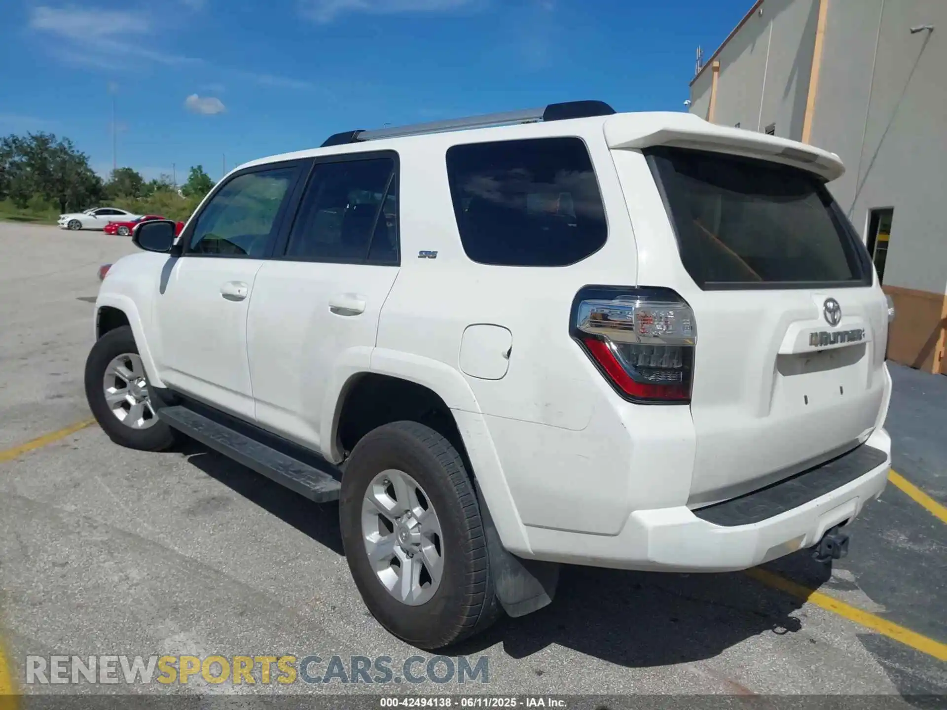 3 Photograph of a damaged car JTEMU5JR5M5759425 TOYOTA 4RUNNER 2021