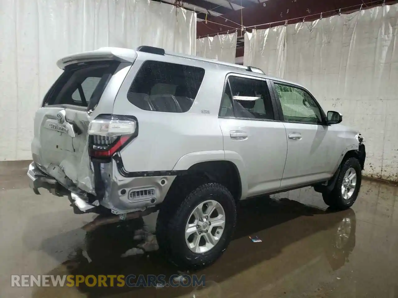 3 Photograph of a damaged car JTEMU5JR6M5872218 TOYOTA 4RUNNER 2021