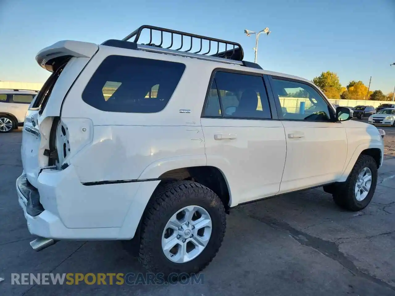 3 Photograph of a damaged car JTEMU5JR6M5969757 TOYOTA 4RUNNER 2021