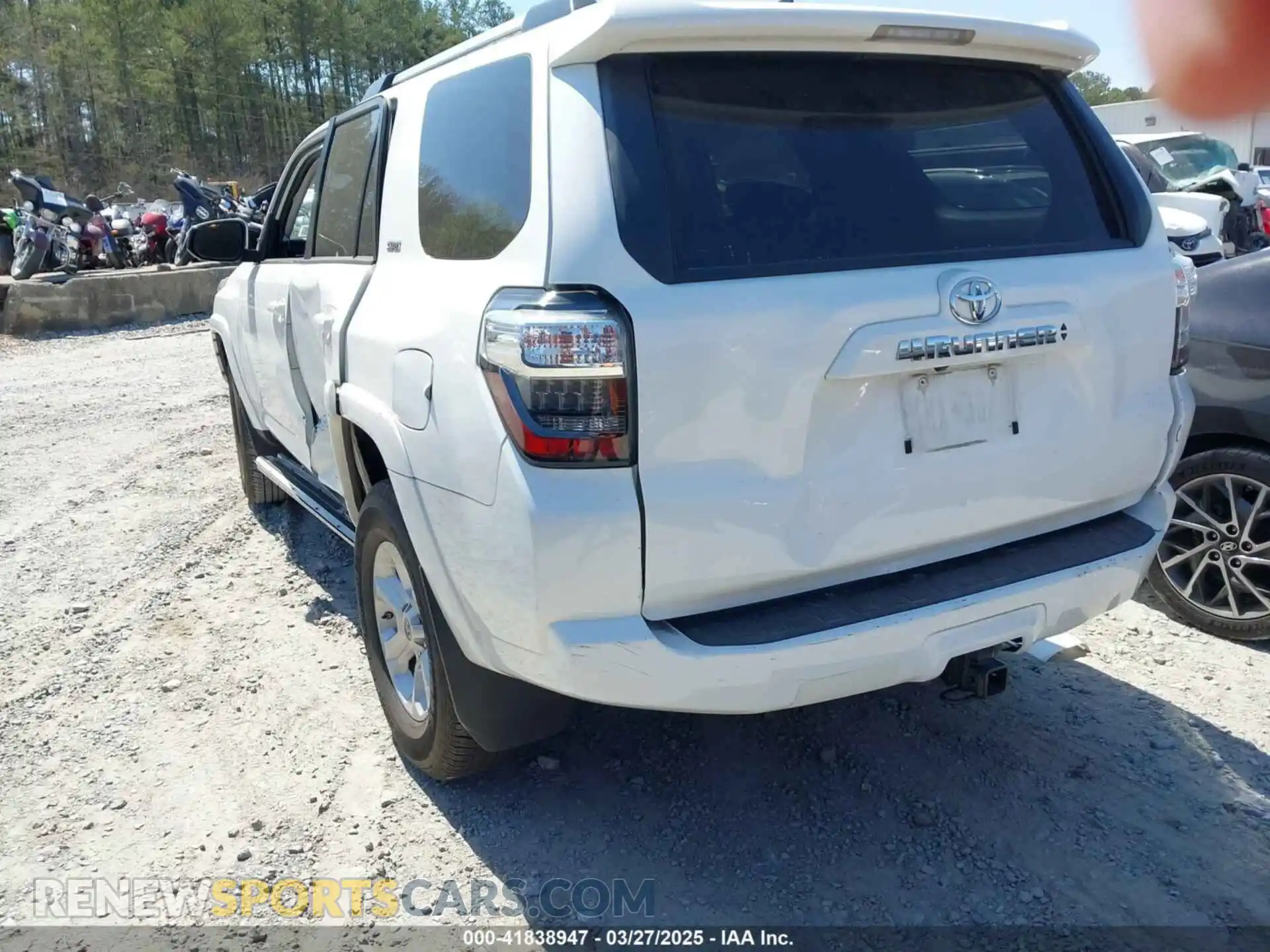 3 Photograph of a damaged car JTEMU5JR8M5925646 TOYOTA 4RUNNER 2021