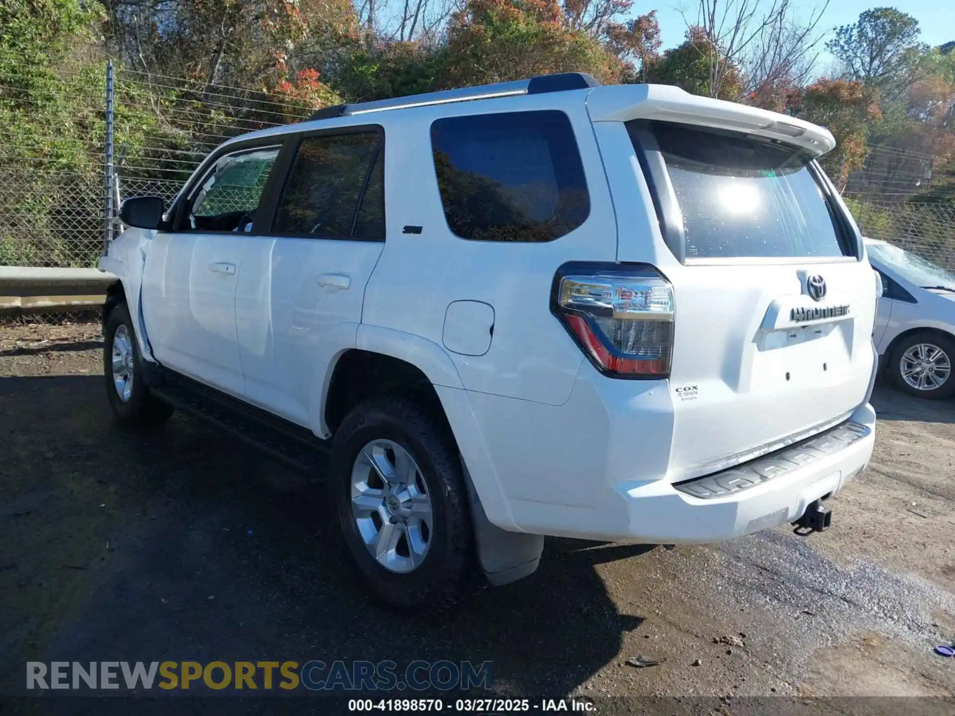 3 Photograph of a damaged car JTENU5JR2M5889280 TOYOTA 4RUNNER 2021