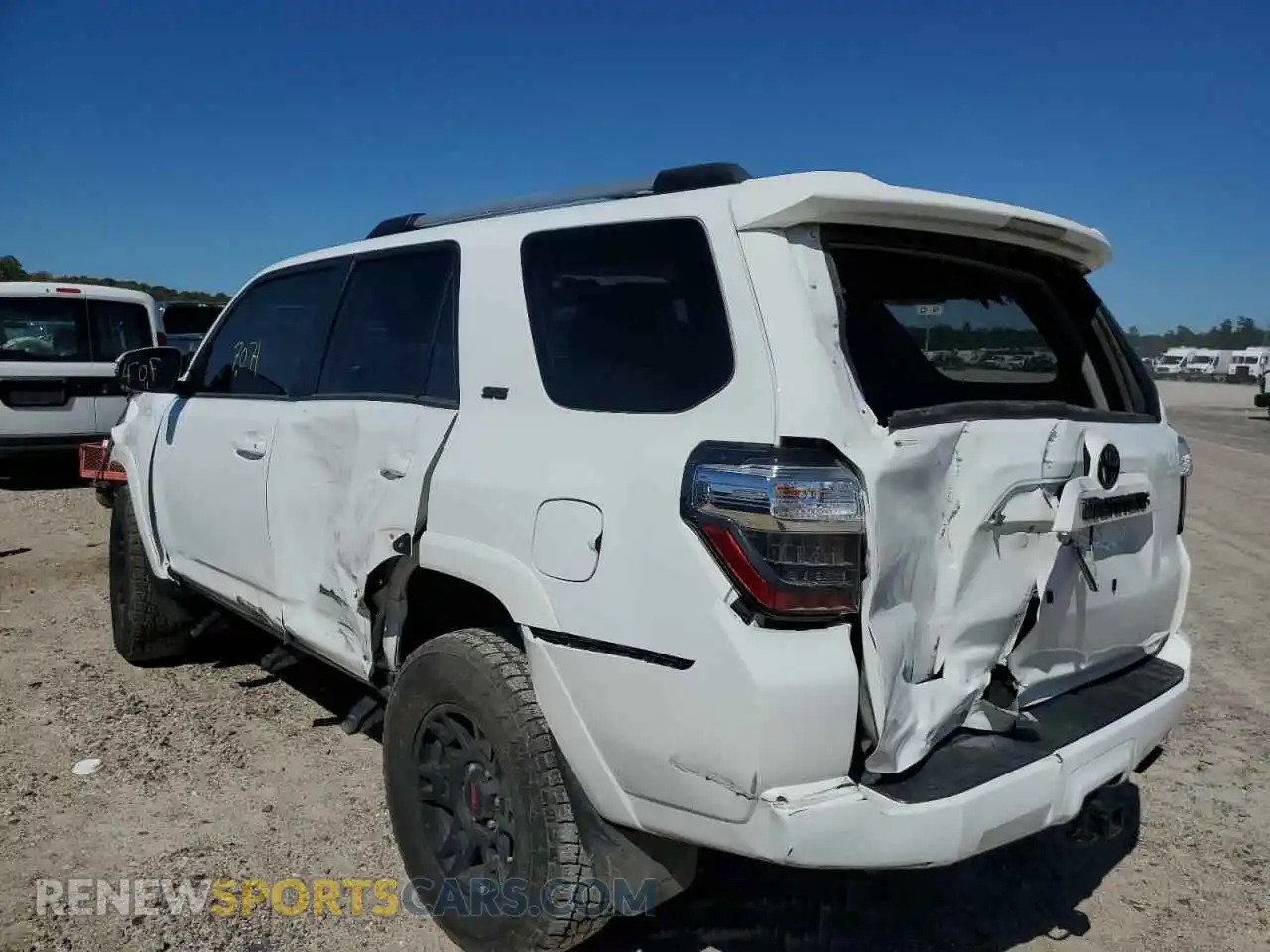 3 Photograph of a damaged car JTENU5JR2M5949543 TOYOTA 4RUNNER 2021