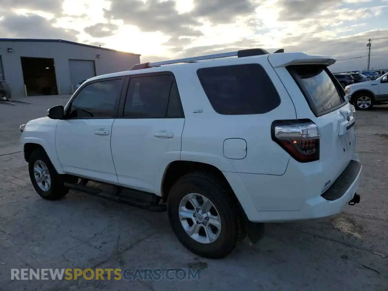 2 Photograph of a damaged car JTENU5JR2M5959943 TOYOTA 4RUNNER 2021