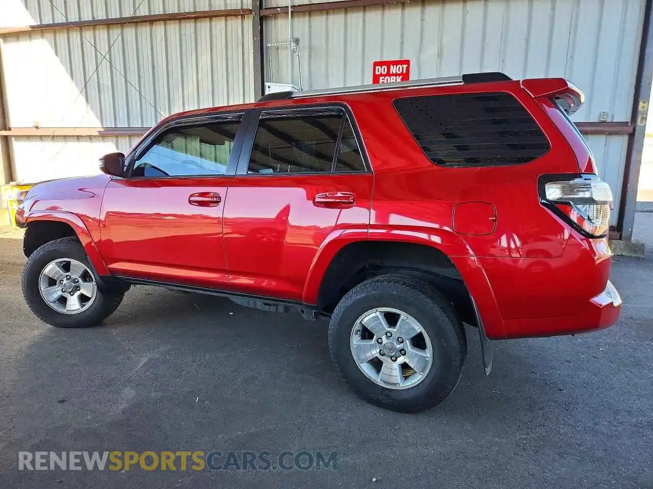 2 Photograph of a damaged car JTENU5JR3M5851668 TOYOTA 4RUNNER 2021
