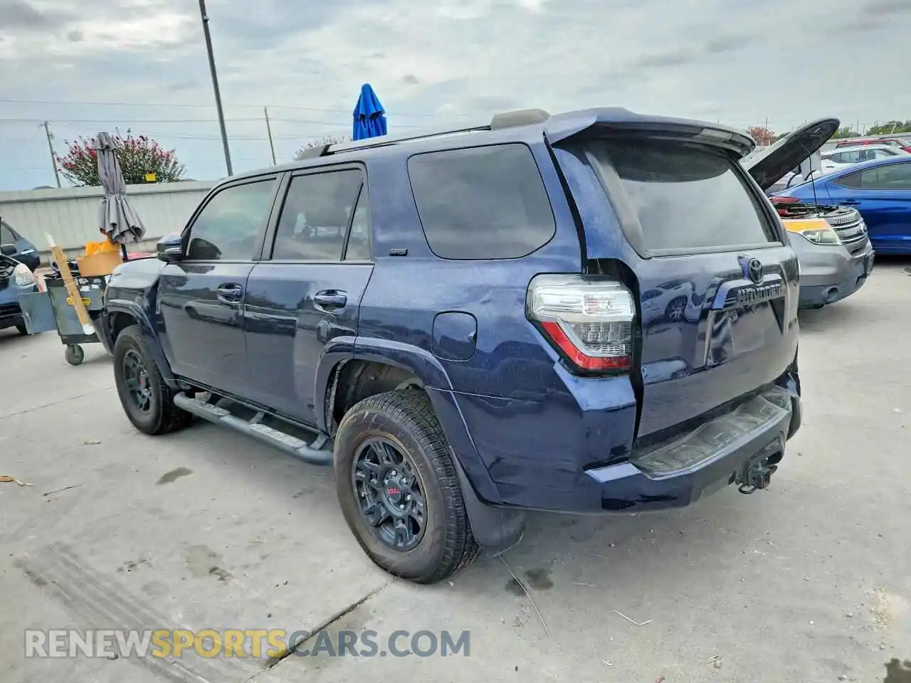 2 Photograph of a damaged car JTENU5JR7M5961395 TOYOTA 4RUNNER 2021