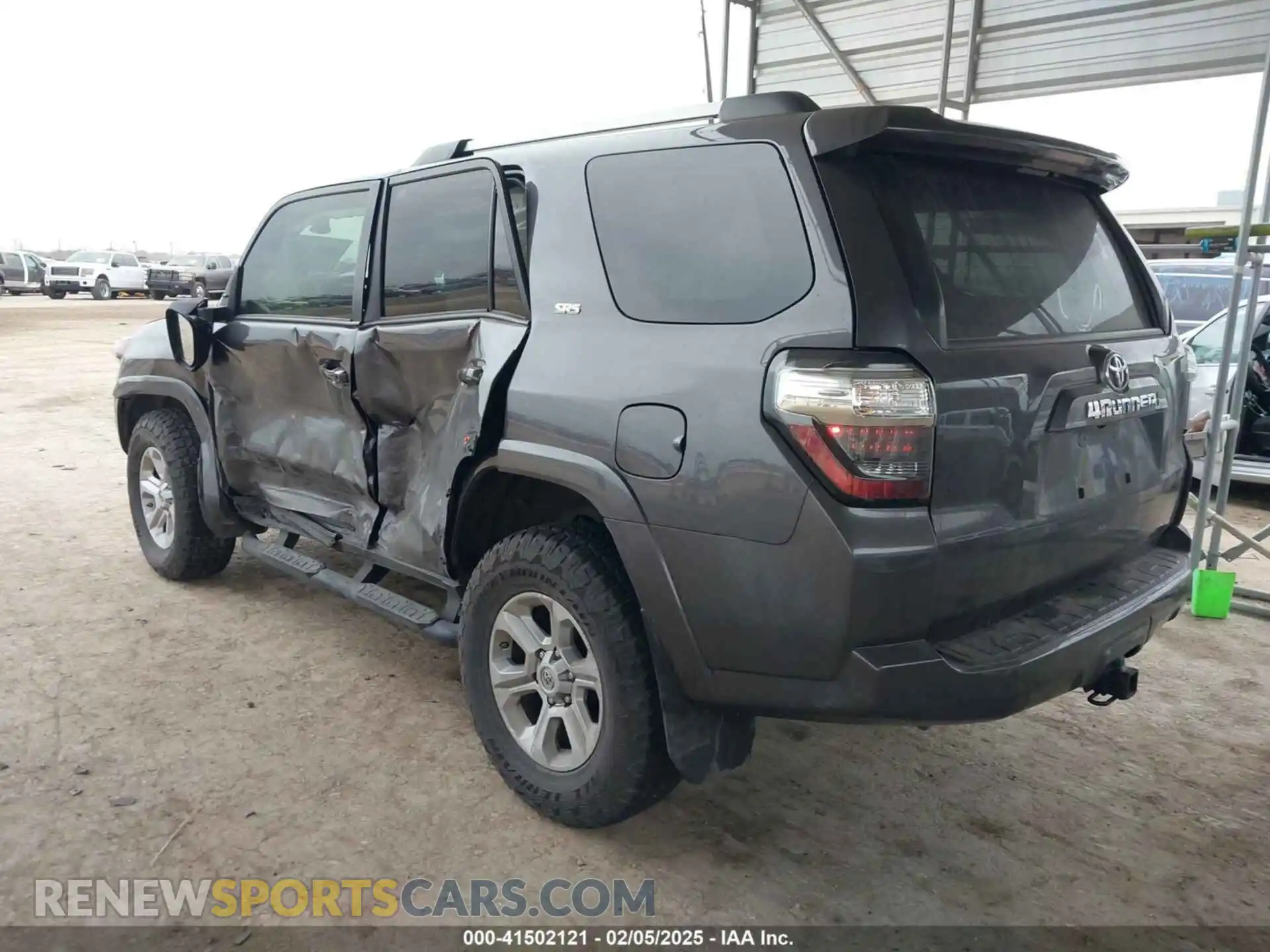 3 Photograph of a damaged car JTENU5JR9M5854073 TOYOTA 4RUNNER 2021
