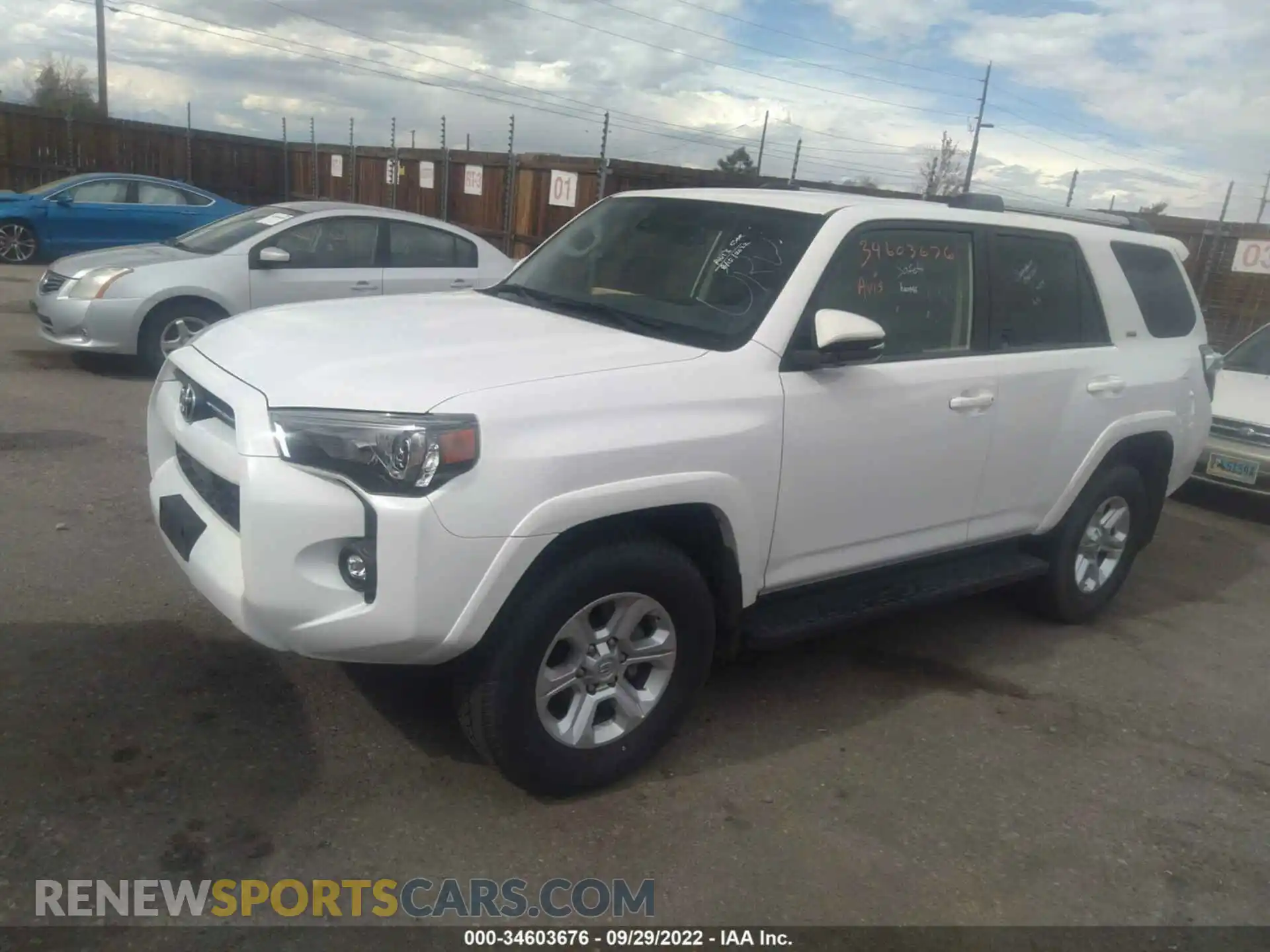 2 fotografías del automóvil dañado JTENU5JR9M5935204 TOYOTA 4RUNNER 2021