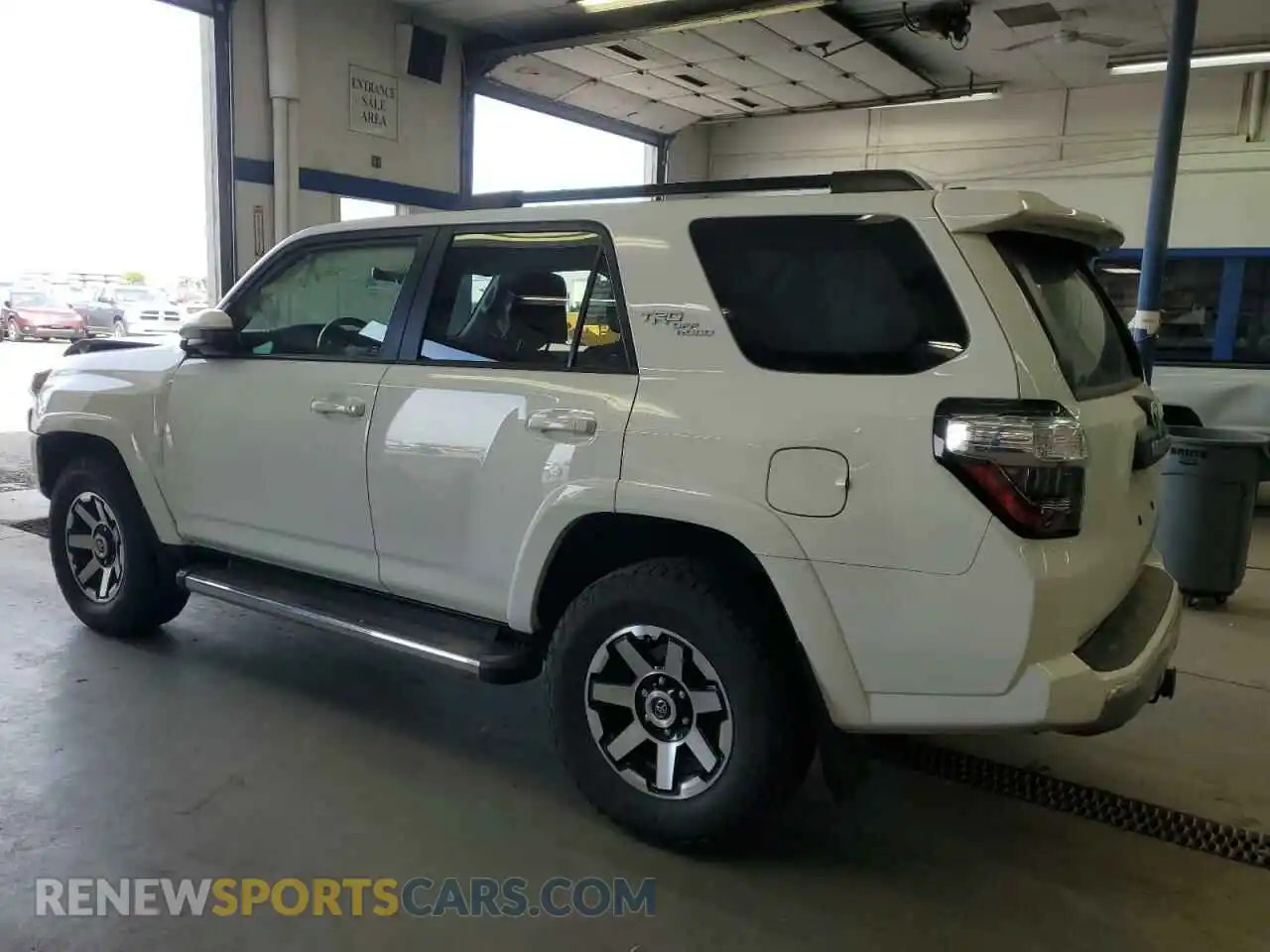 2 Photograph of a damaged car JTEPU5JR4M5867497 TOYOTA 4RUNNER 2021