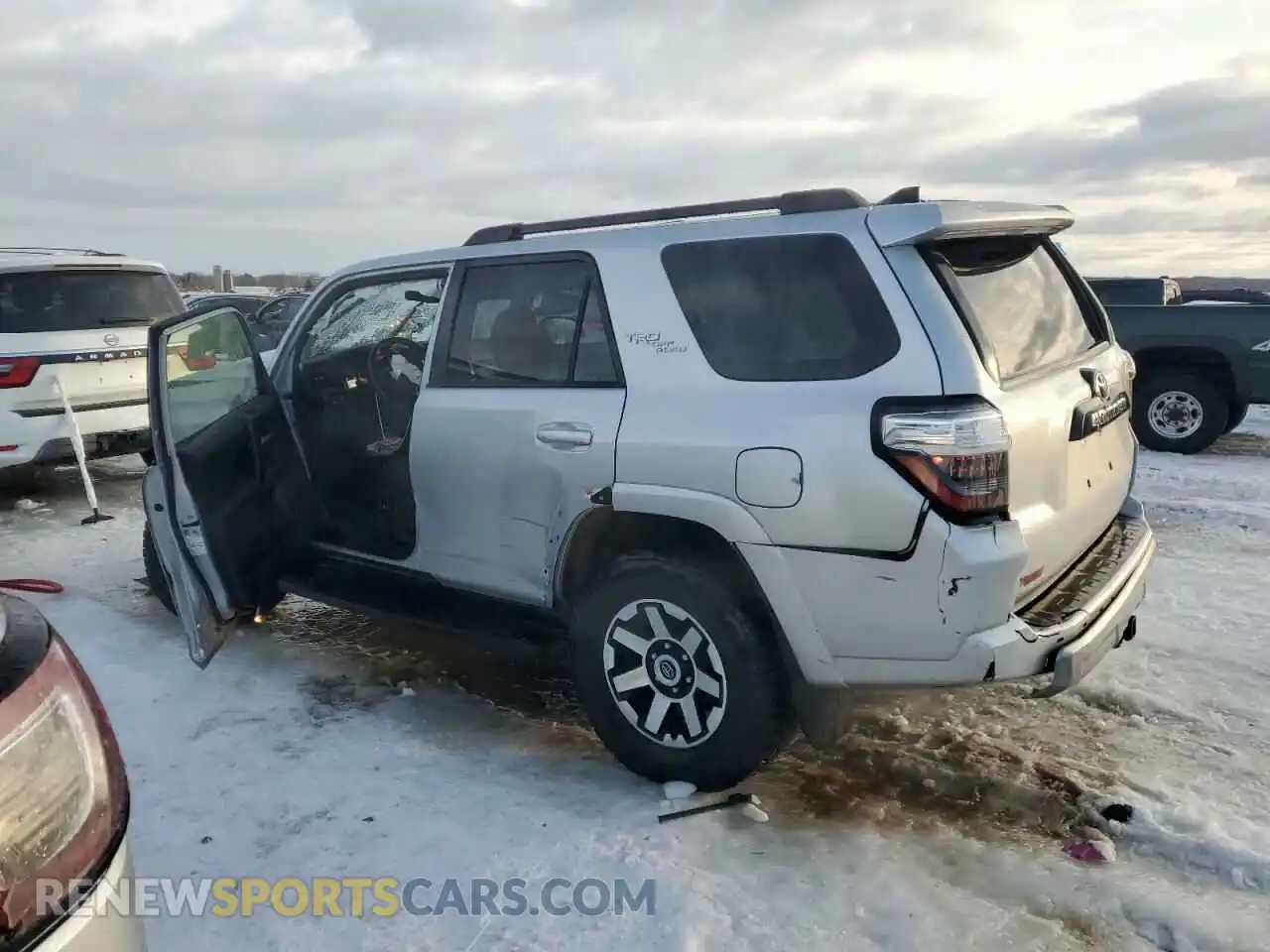 2 Photograph of a damaged car JTEPU5JR5M5933670 TOYOTA 4RUNNER 2021