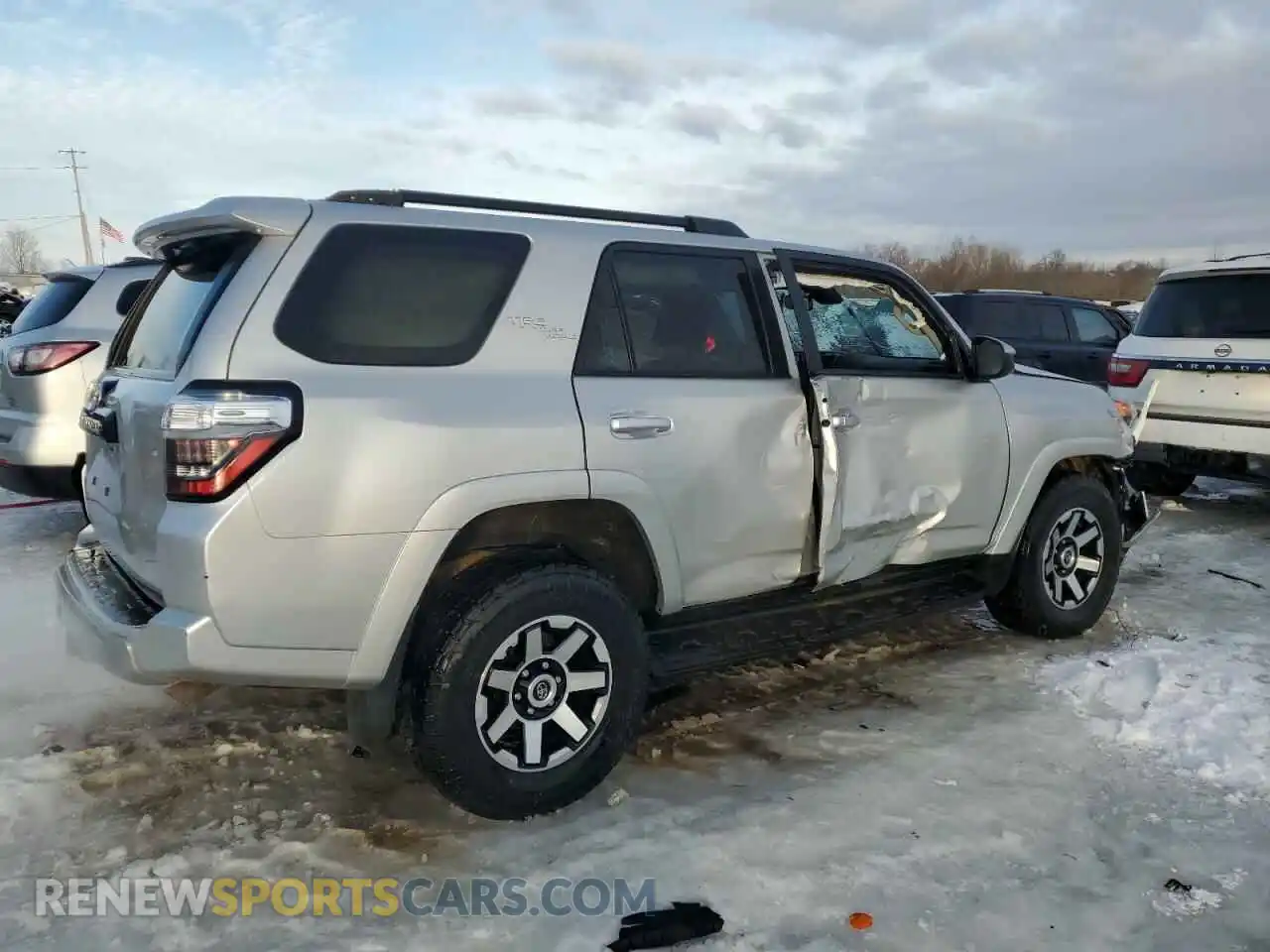 3 Photograph of a damaged car JTEPU5JR5M5933670 TOYOTA 4RUNNER 2021