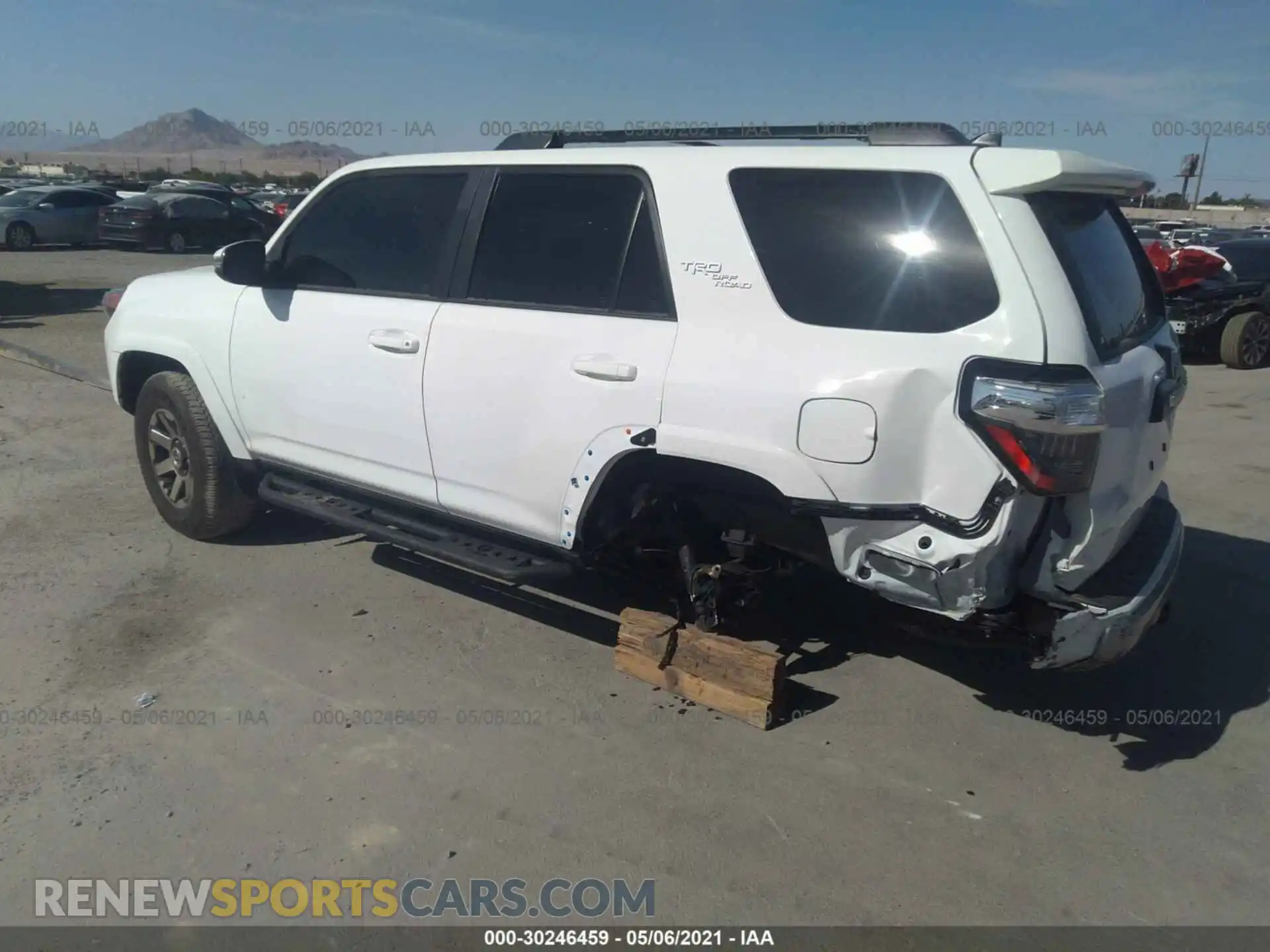 3 Photograph of a damaged car JTERU5JR0M5875508 TOYOTA 4RUNNER 2021