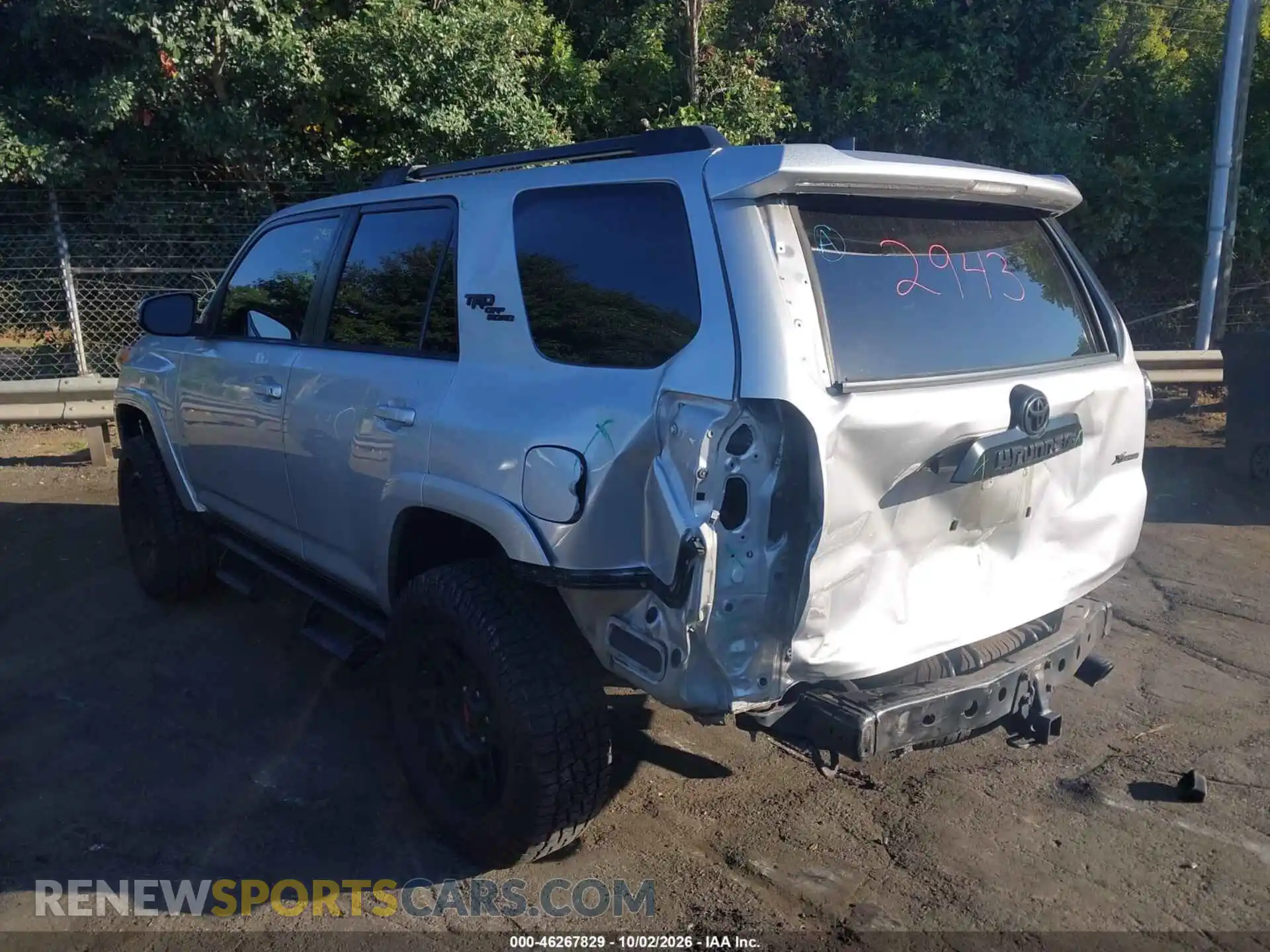 3 Photograph of a damaged car JTERU5JR0M5891157 TOYOTA 4RUNNER 2021