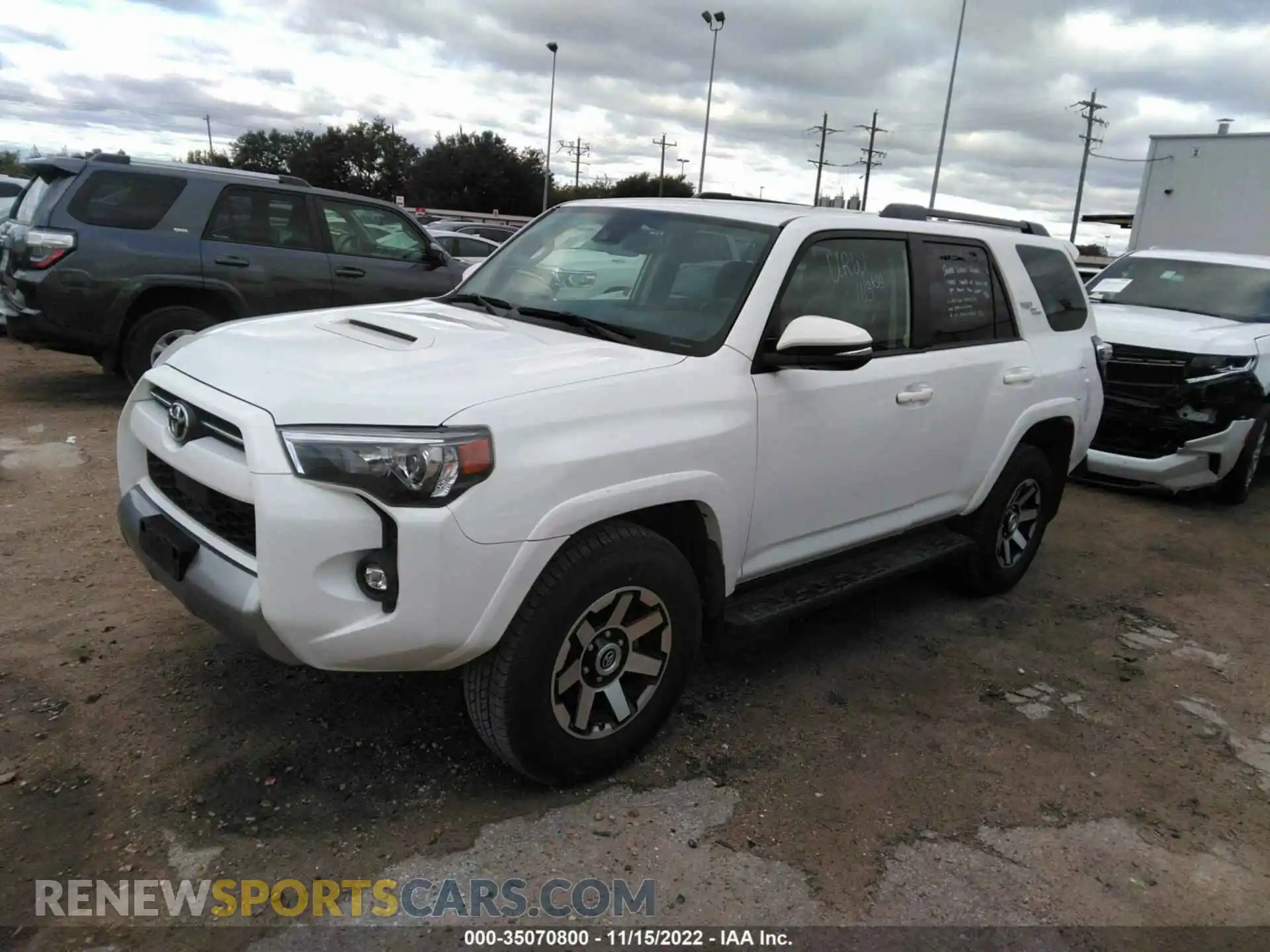 2 Photograph of a damaged car JTERU5JR0M5913979 TOYOTA 4RUNNER 2021