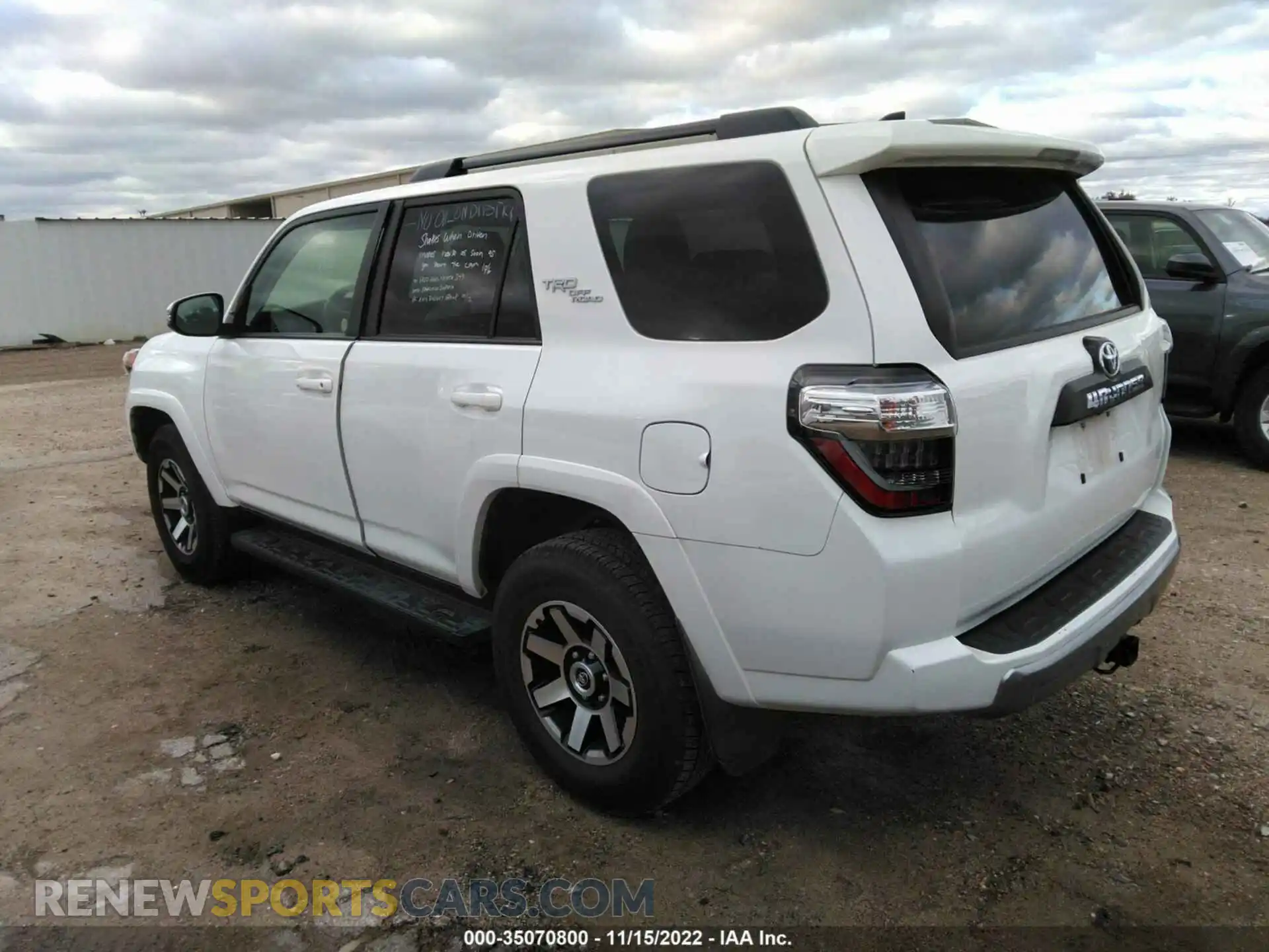 3 Photograph of a damaged car JTERU5JR0M5913979 TOYOTA 4RUNNER 2021