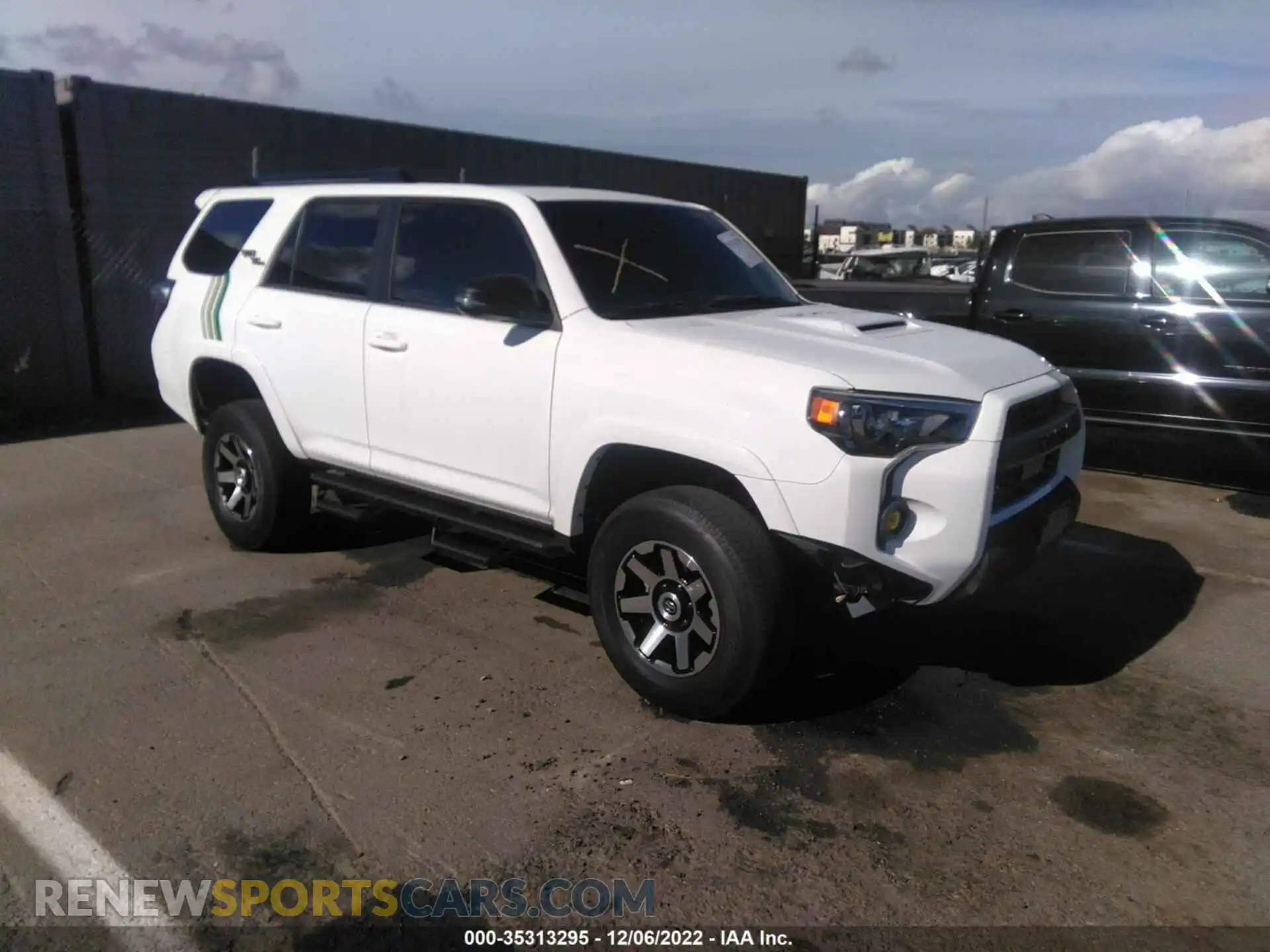 1 Photograph of a damaged car JTERU5JR0M5962051 TOYOTA 4RUNNER 2021