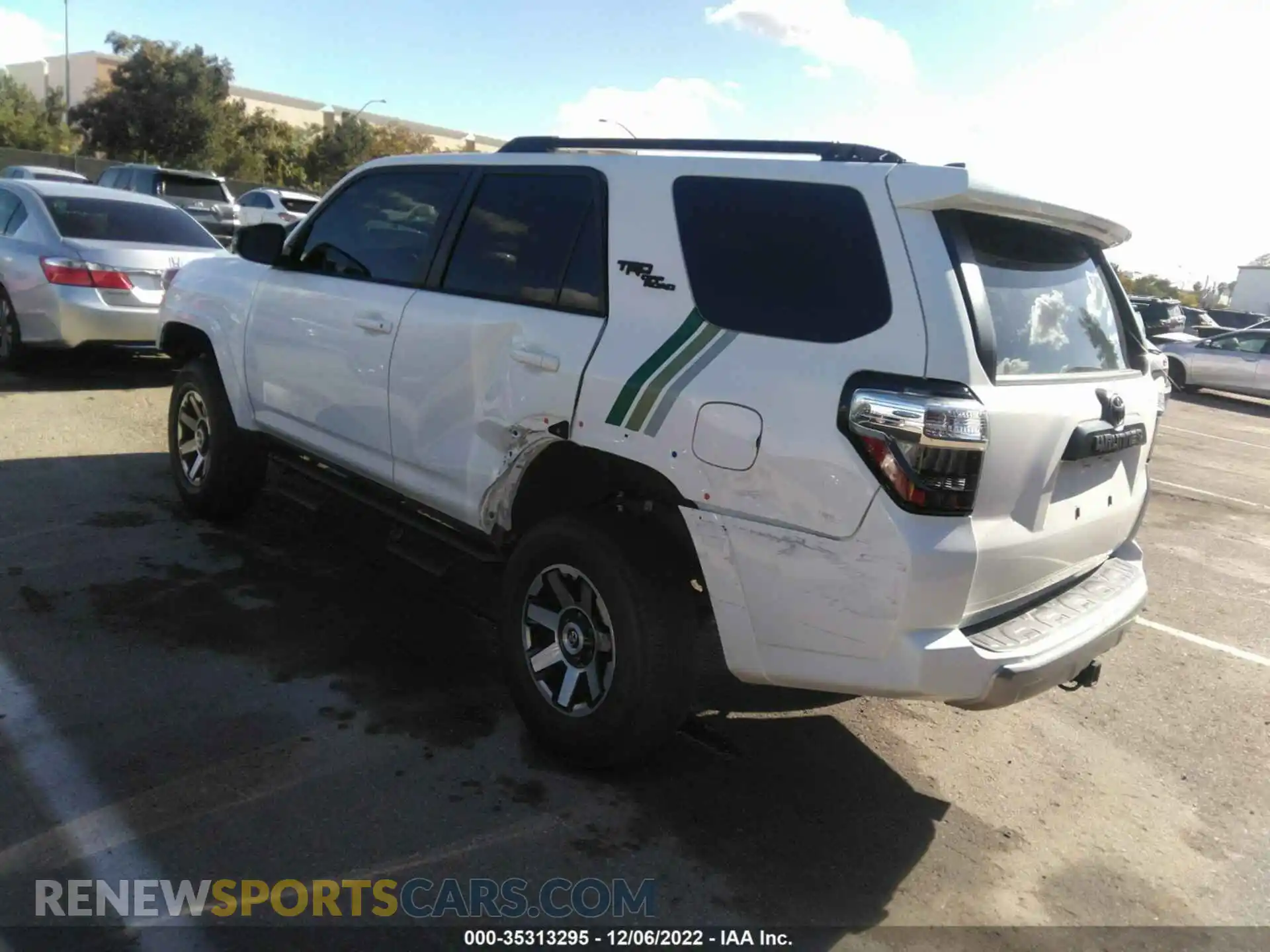 3 Photograph of a damaged car JTERU5JR0M5962051 TOYOTA 4RUNNER 2021