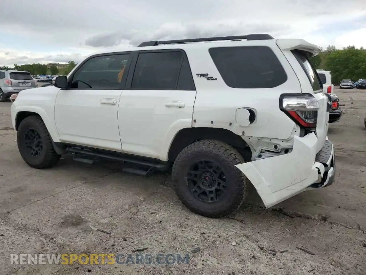 2 Photograph of a damaged car JTERU5JR1M5943301 TOYOTA 4RUNNER 2021
