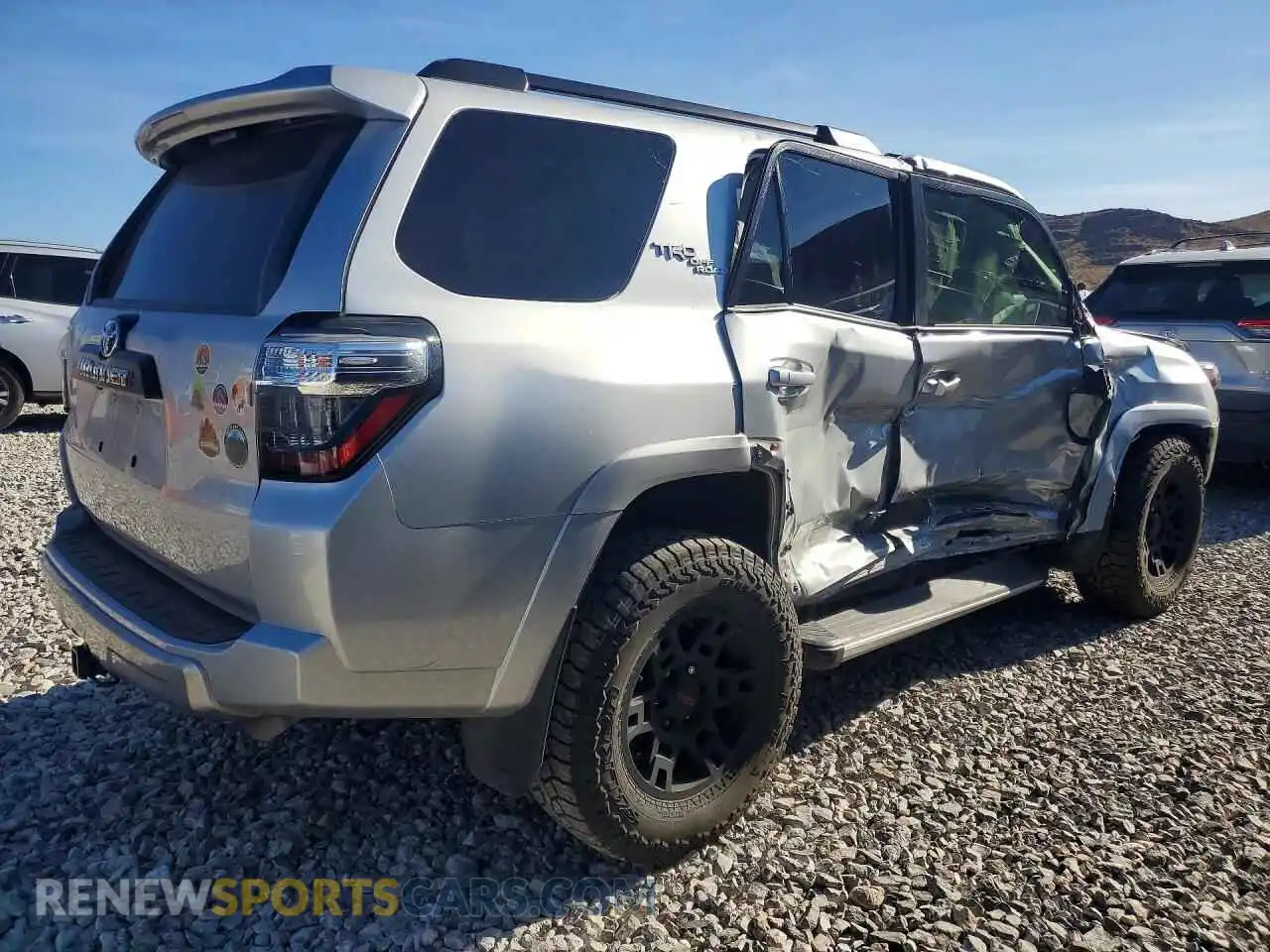 3 Фотография поврежденного автомобиля JTERU5JR2M5883139 TOYOTA 4RUNNER 2021