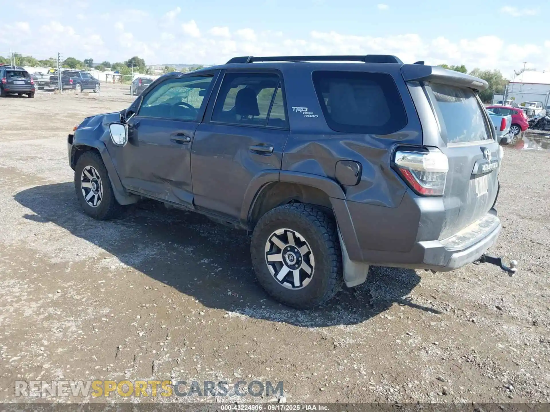 3 Фотография поврежденного автомобиля JTERU5JR2M5906872 TOYOTA 4RUNNER 2021