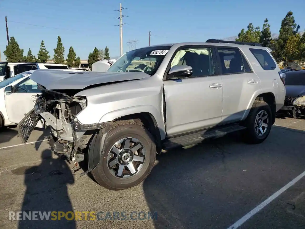1 Фотография поврежденного автомобиля JTERU5JR2M5933621 TOYOTA 4RUNNER 2021