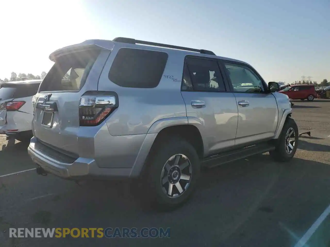 3 Фотография поврежденного автомобиля JTERU5JR2M5933621 TOYOTA 4RUNNER 2021