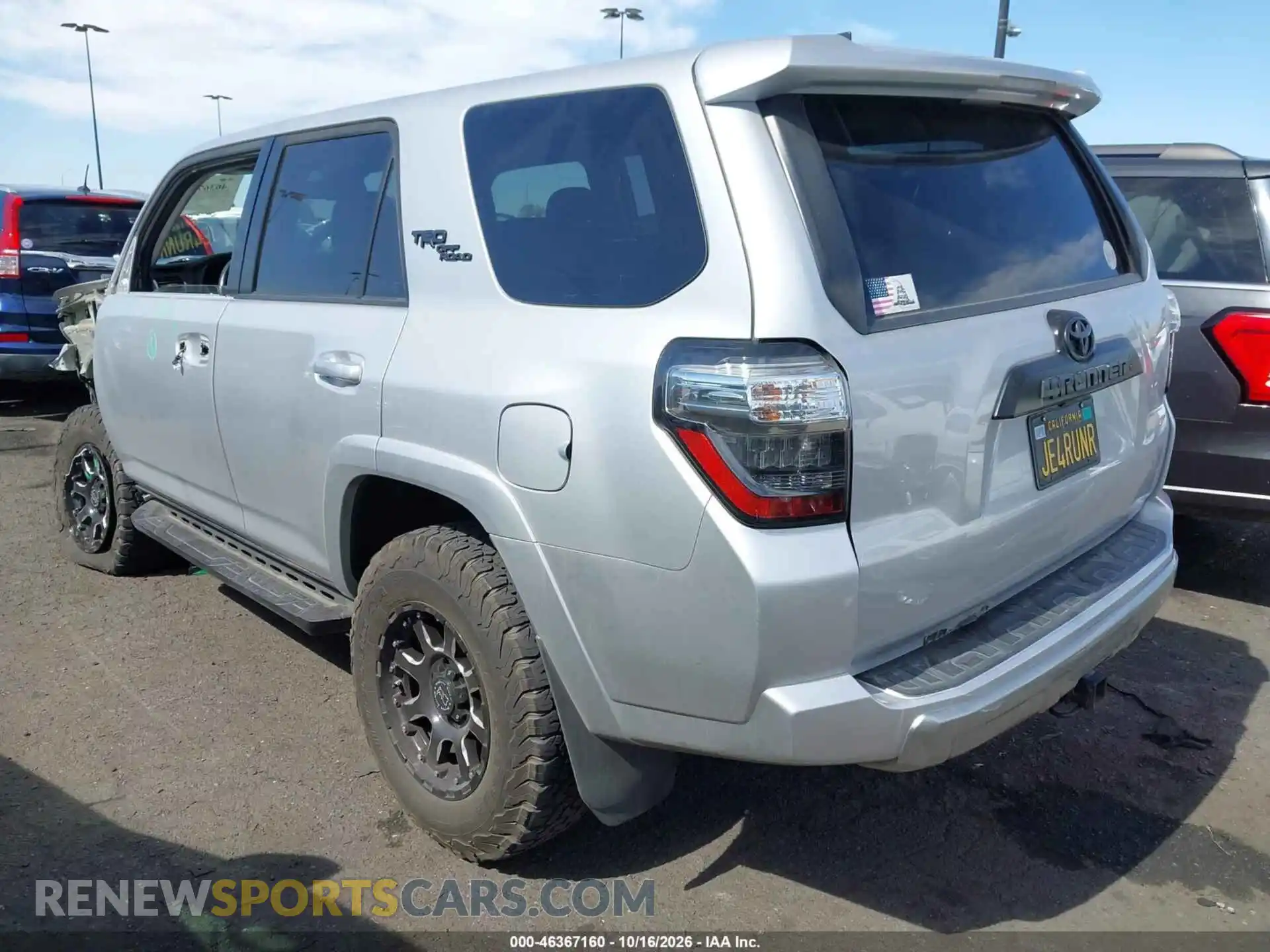 3 Фотография поврежденного автомобиля JTERU5JR3M5913085 TOYOTA 4RUNNER 2021