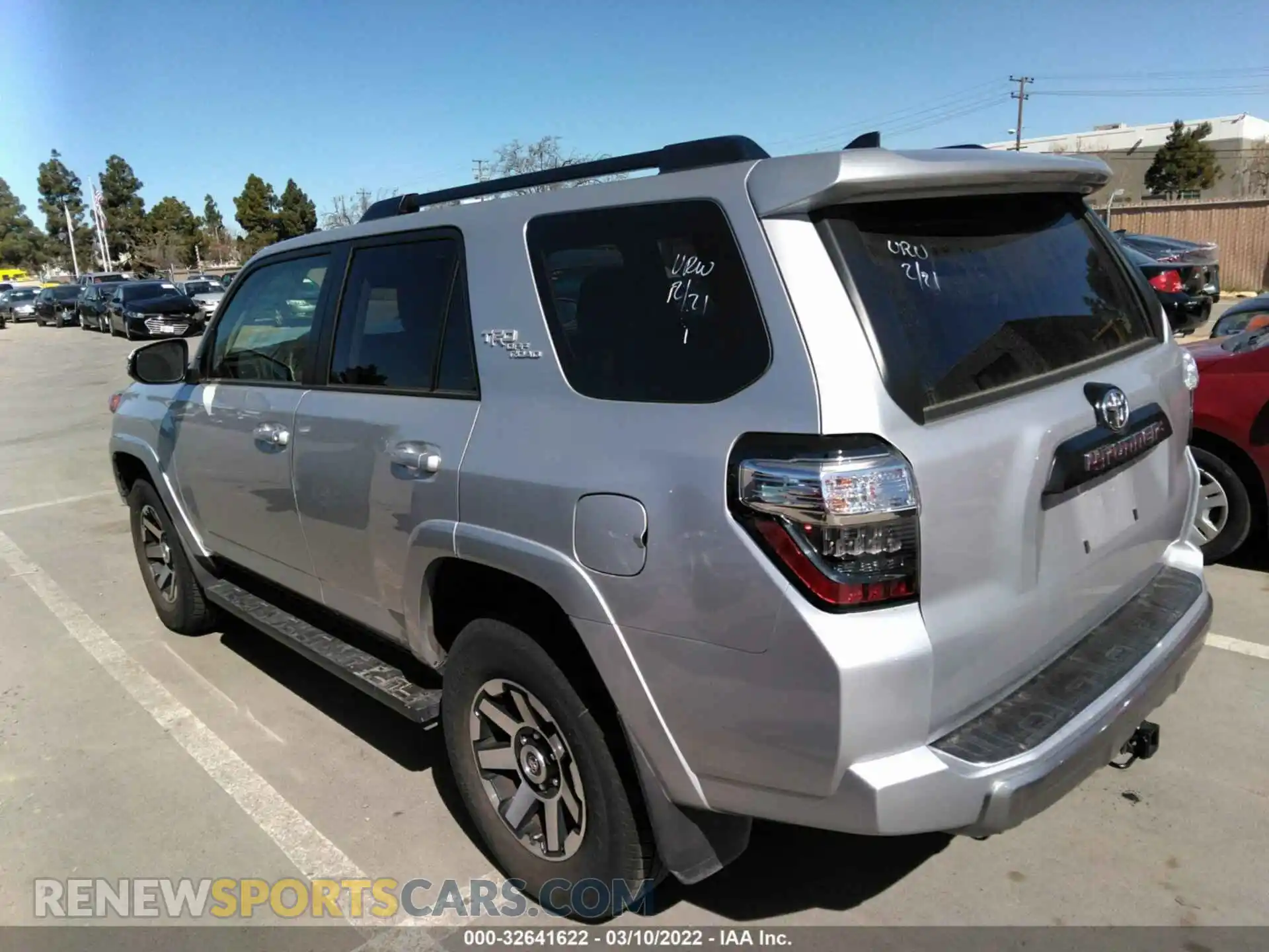 3 Photograph of a damaged car JTERU5JR3M5930856 TOYOTA 4RUNNER 2021