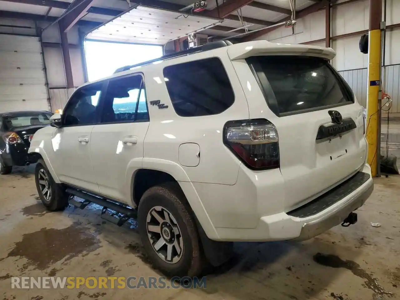 2 Photograph of a damaged car JTERU5JR3M5951285 TOYOTA 4RUNNER 2021