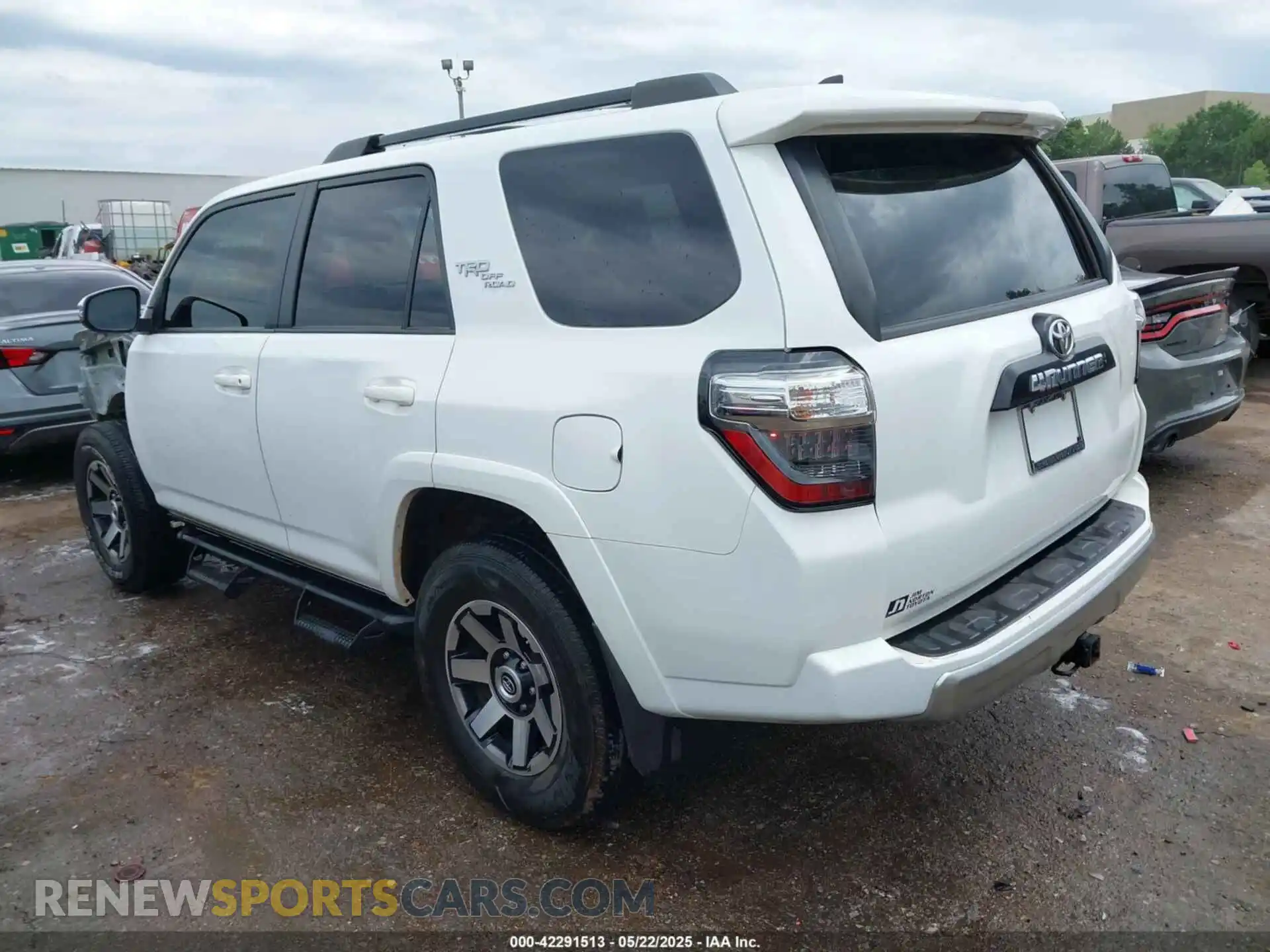3 Photograph of a damaged car JTERU5JR3M5954879 TOYOTA 4RUNNER 2021