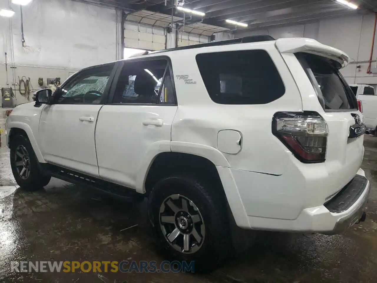 2 Photograph of a damaged car JTERU5JR3M5965820 TOYOTA 4RUNNER 2021