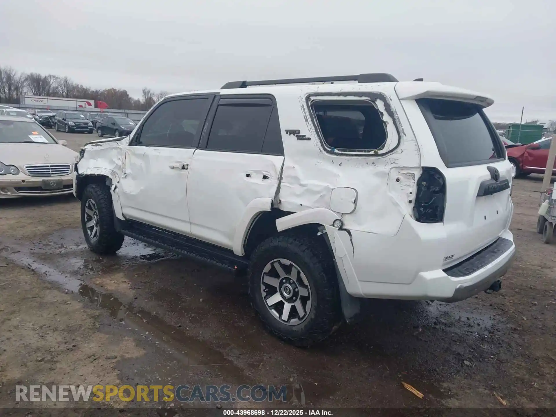 3 Photograph of a damaged car JTERU5JR4M5900135 TOYOTA 4RUNNER 2021