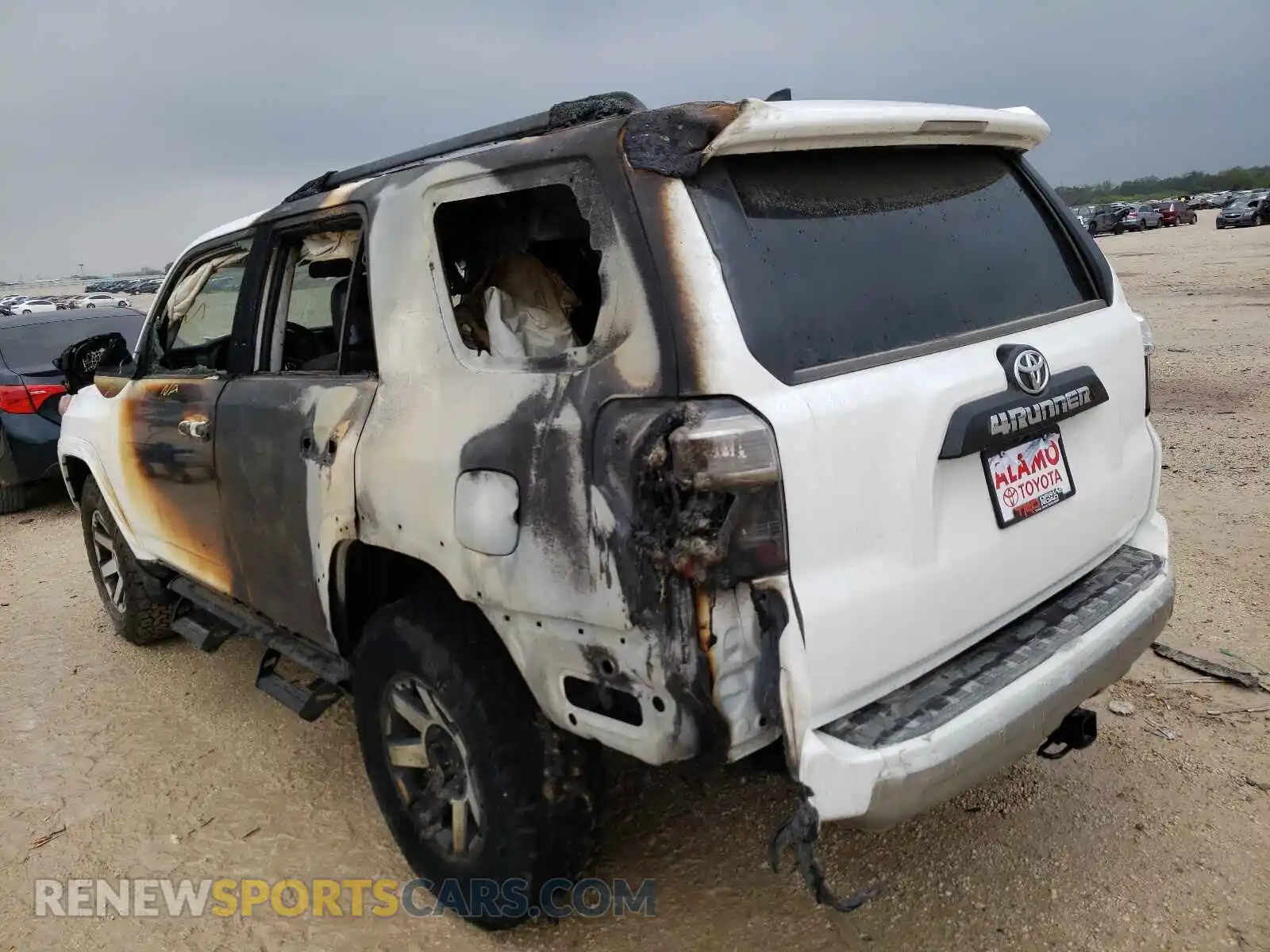 3 Photograph of a damaged car JTERU5JR4M5963901 TOYOTA 4RUNNER 2021