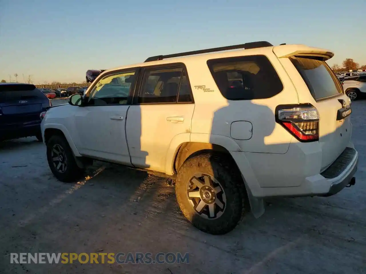2 Фотография поврежденного автомобиля JTERU5JR5M5899156 TOYOTA 4RUNNER 2021