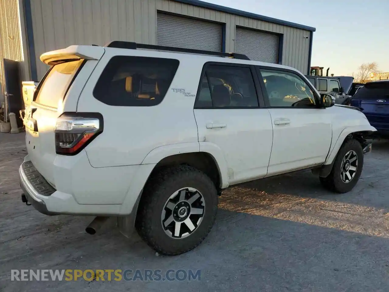 3 Фотография поврежденного автомобиля JTERU5JR5M5899156 TOYOTA 4RUNNER 2021