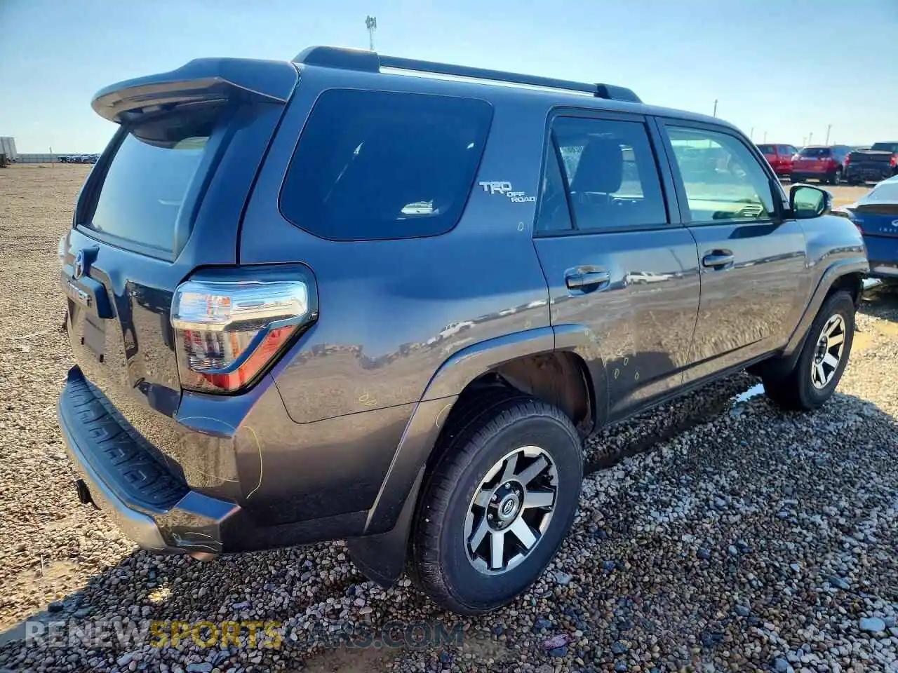 3 Фотография поврежденного автомобиля JTERU5JR7M5968249 TOYOTA 4RUNNER 2021