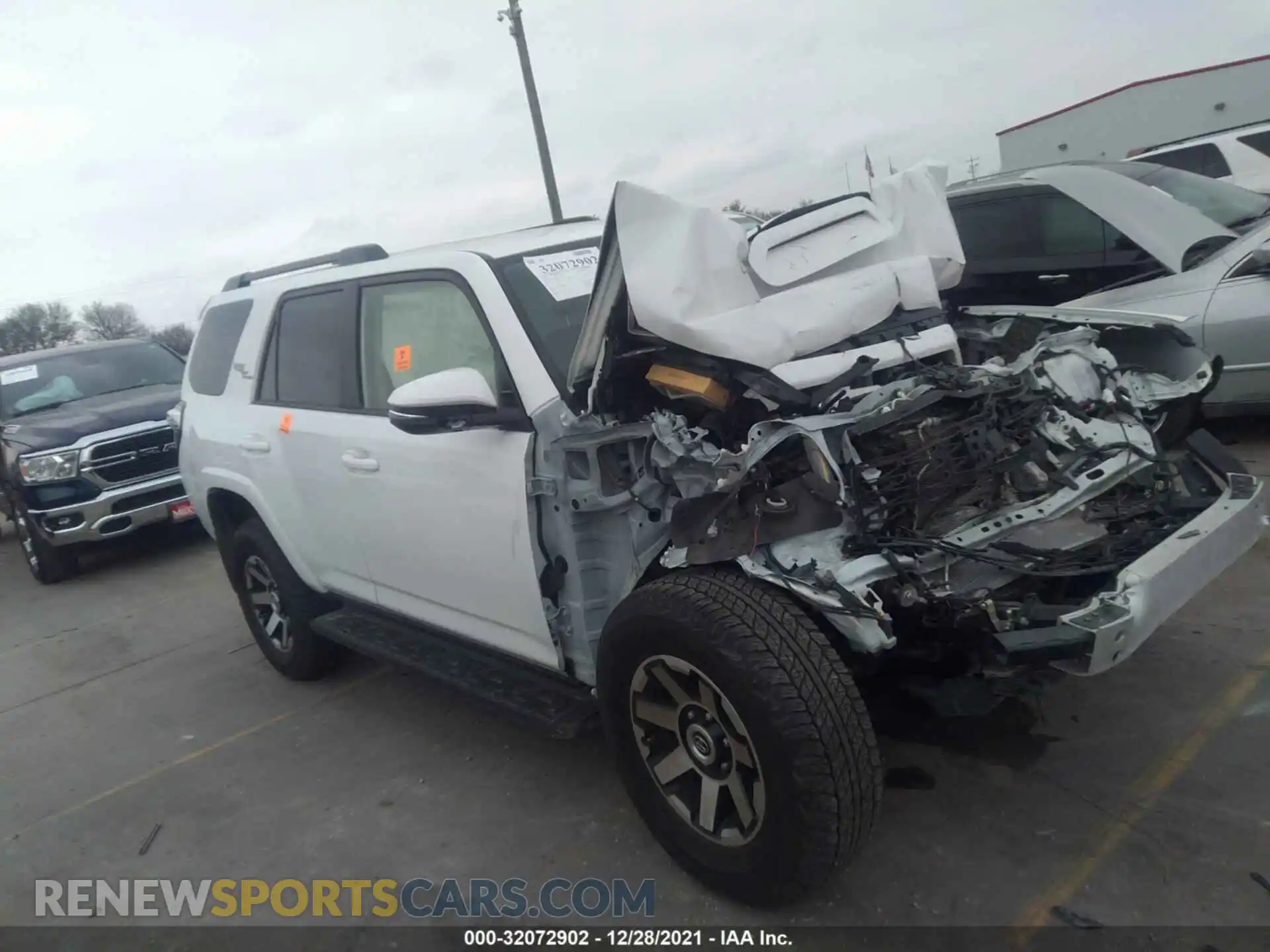1 fotografías del automóvil dañado JTERU5JR8M5930920 TOYOTA 4RUNNER 2021