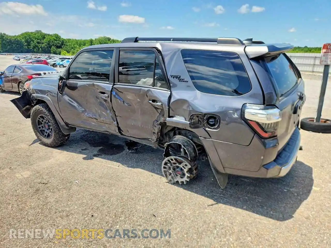 2 Photograph of a damaged car JTERU5JR9M5860215 TOYOTA 4RUNNER 2021