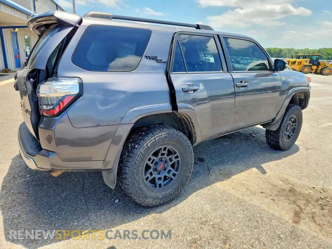 3 Photograph of a damaged car JTERU5JR9M5860215 TOYOTA 4RUNNER 2021