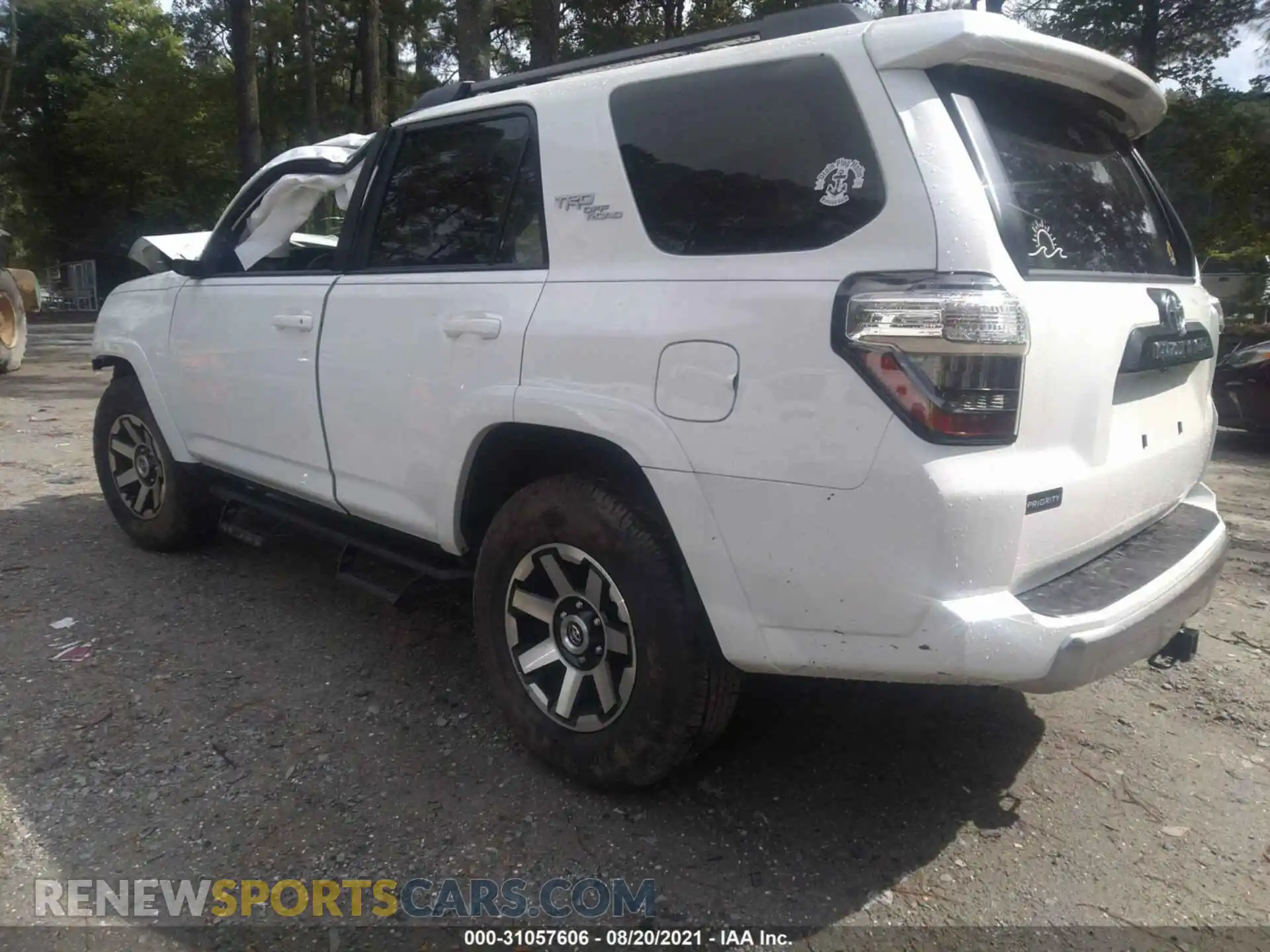 3 Photograph of a damaged car JTERU5JRXM5884801 TOYOTA 4RUNNER 2021