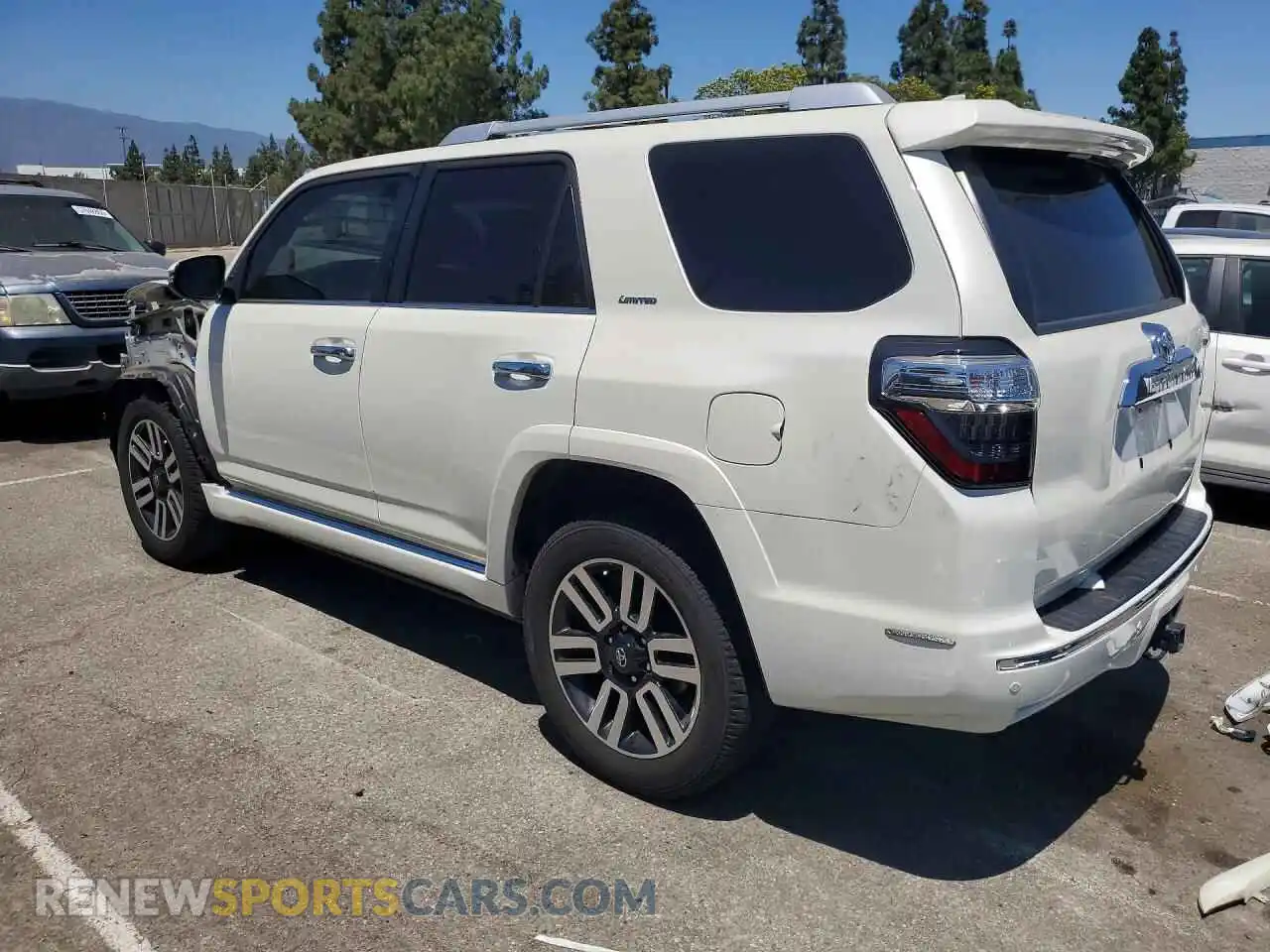 2 Photograph of a damaged car JTEDU5JR0N5277429 TOYOTA 4RUNNER 2022