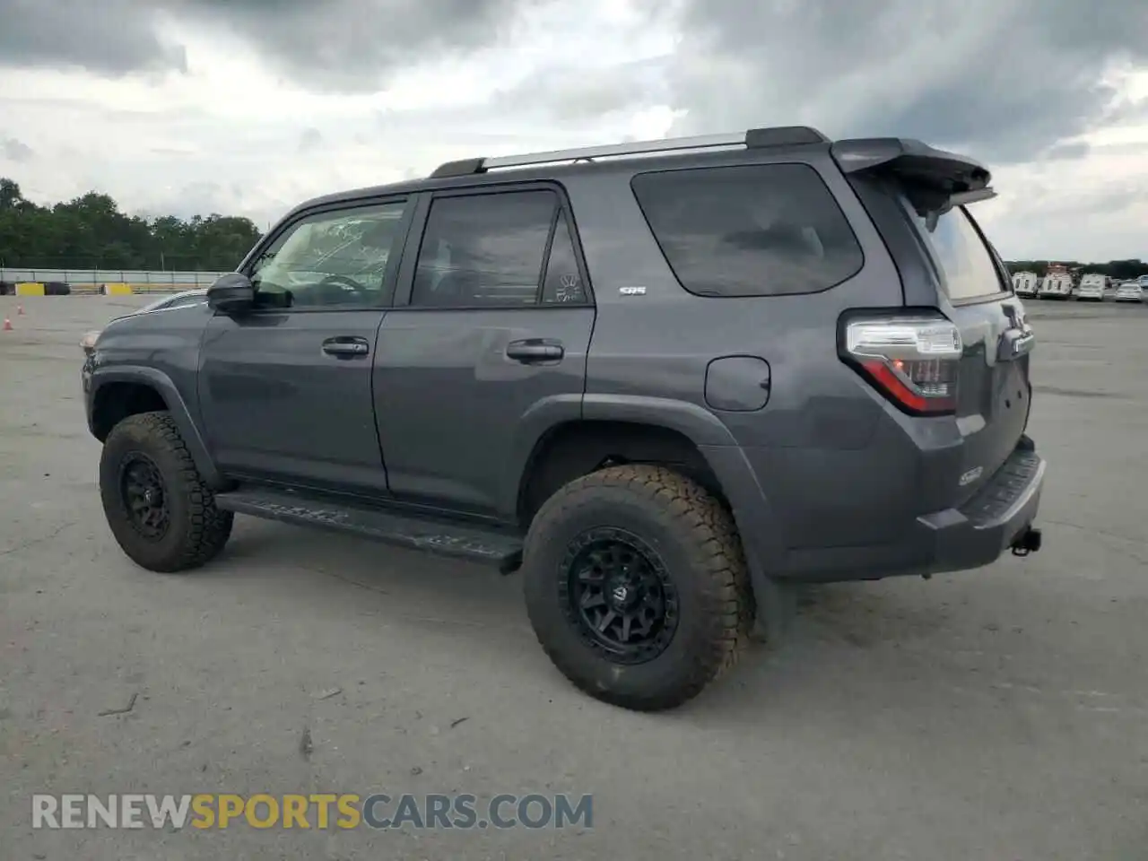 2 Photograph of a damaged car JTEMU5JR1N6046436 TOYOTA 4RUNNER 2022
