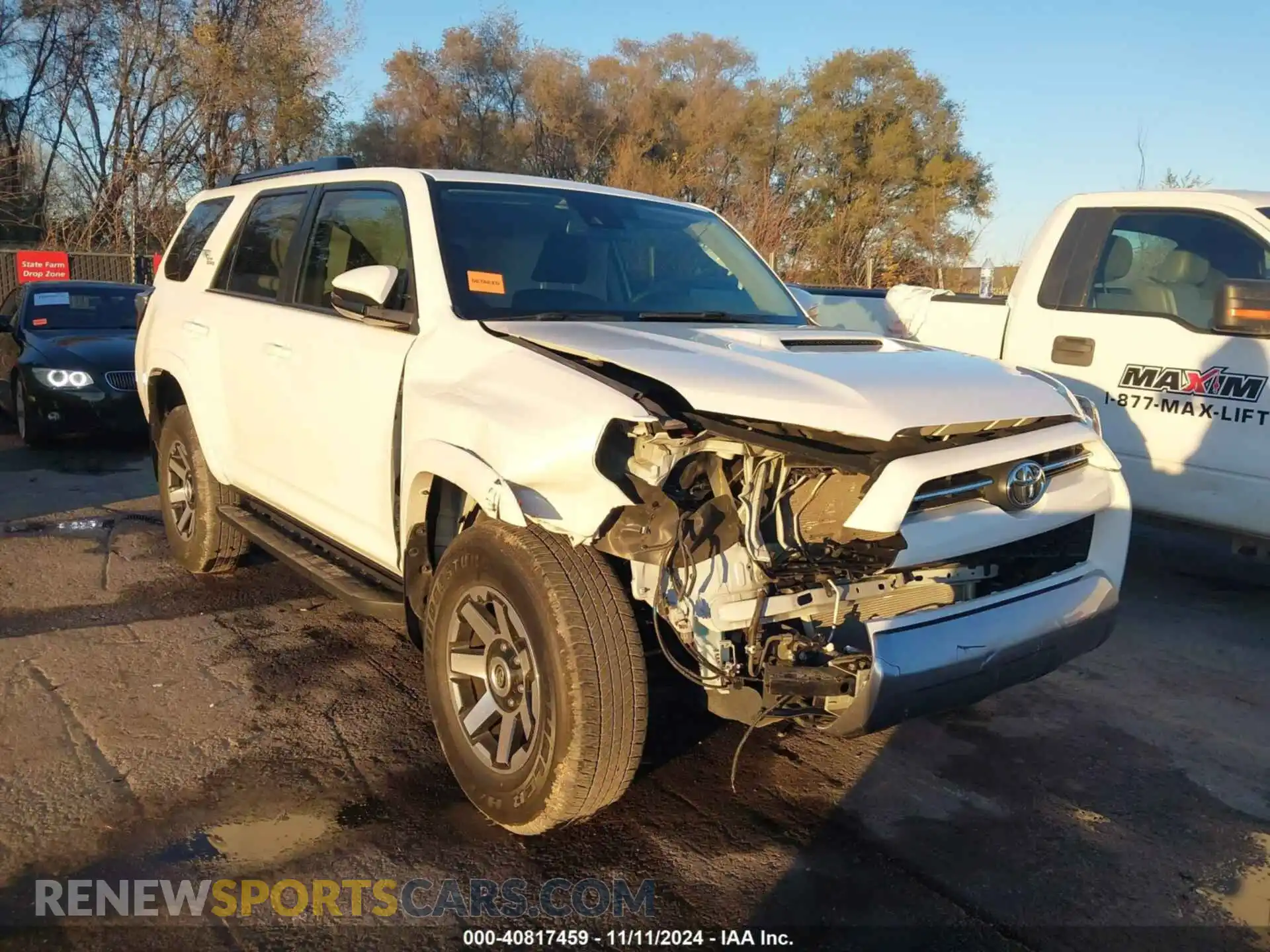 1 Photograph of a damaged car JTERU5JR3N6056357 TOYOTA 4RUNNER 2022