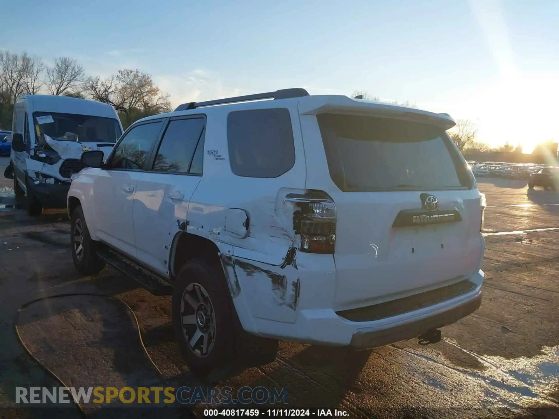 3 Photograph of a damaged car JTERU5JR3N6056357 TOYOTA 4RUNNER 2022