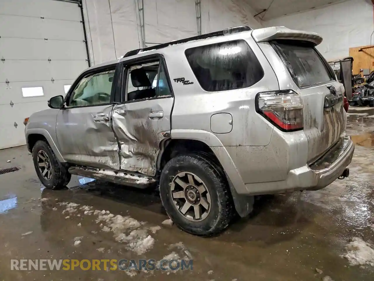 2 Photograph of a damaged car JTERU5JR4N6038577 TOYOTA 4RUNNER 2022