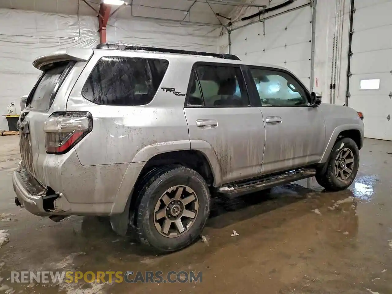 3 Photograph of a damaged car JTERU5JR4N6038577 TOYOTA 4RUNNER 2022