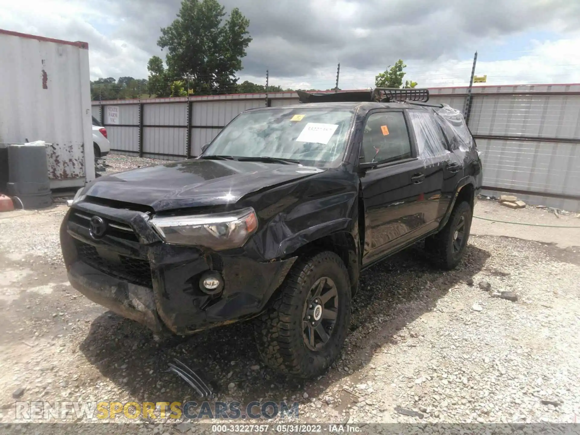 2 Photograph of a damaged car JTETU5JR3N6023218 TOYOTA 4RUNNER 2022